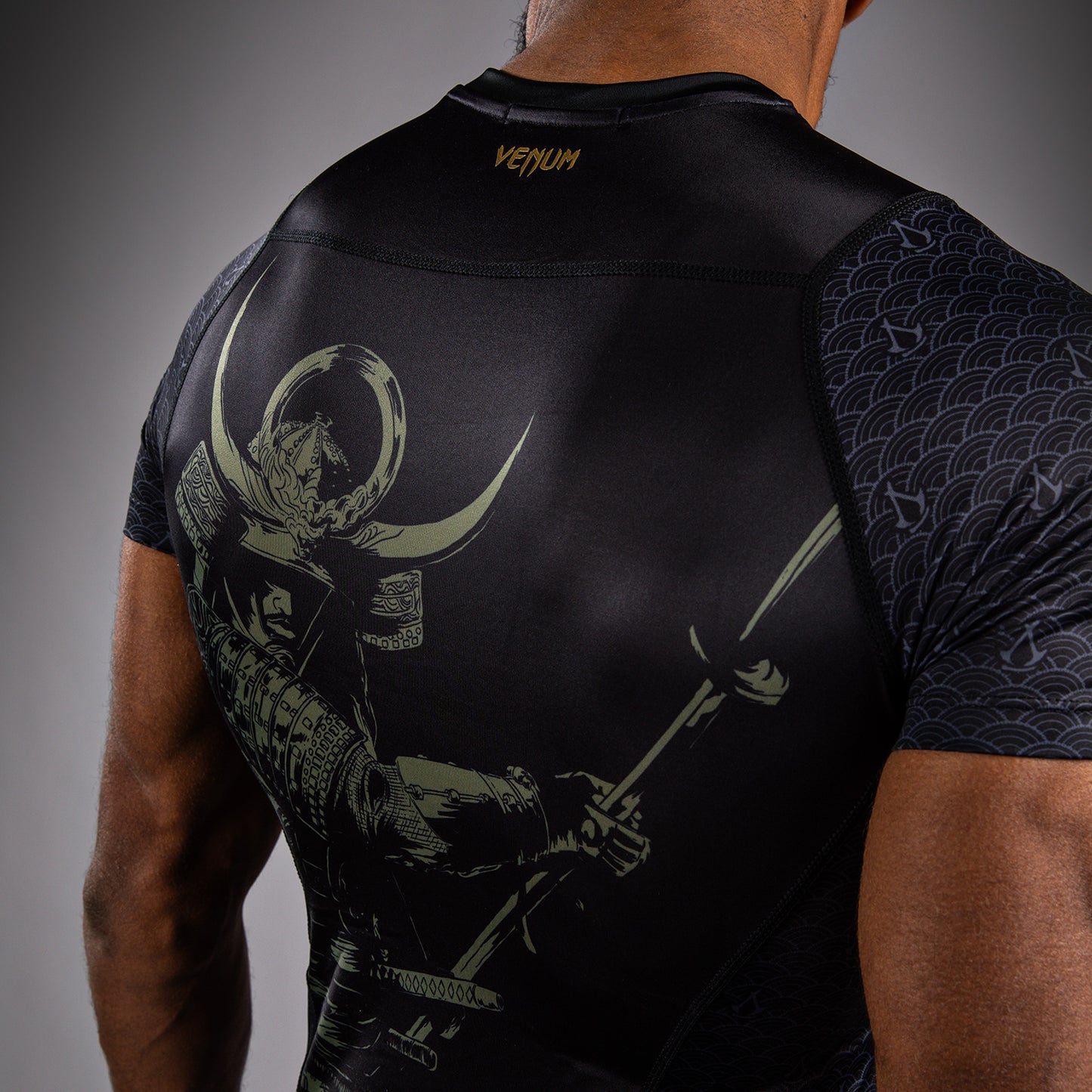 Rashguard Manches Courtes Venum x Assassin's Creed Shadows - Noir - product-type_T-Shirts de Compression