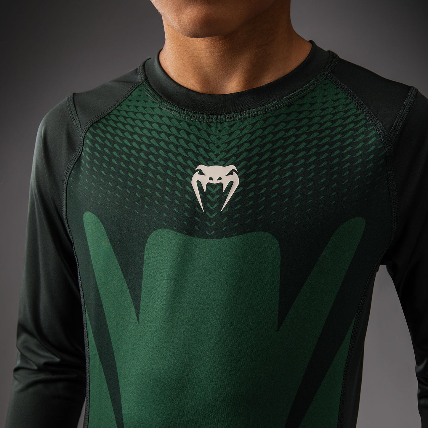 Rashguard Manches Longues Enfant Venum Attack - Vert Forêt/ Blanc Cassé - product-type_T-Shirts de Compression