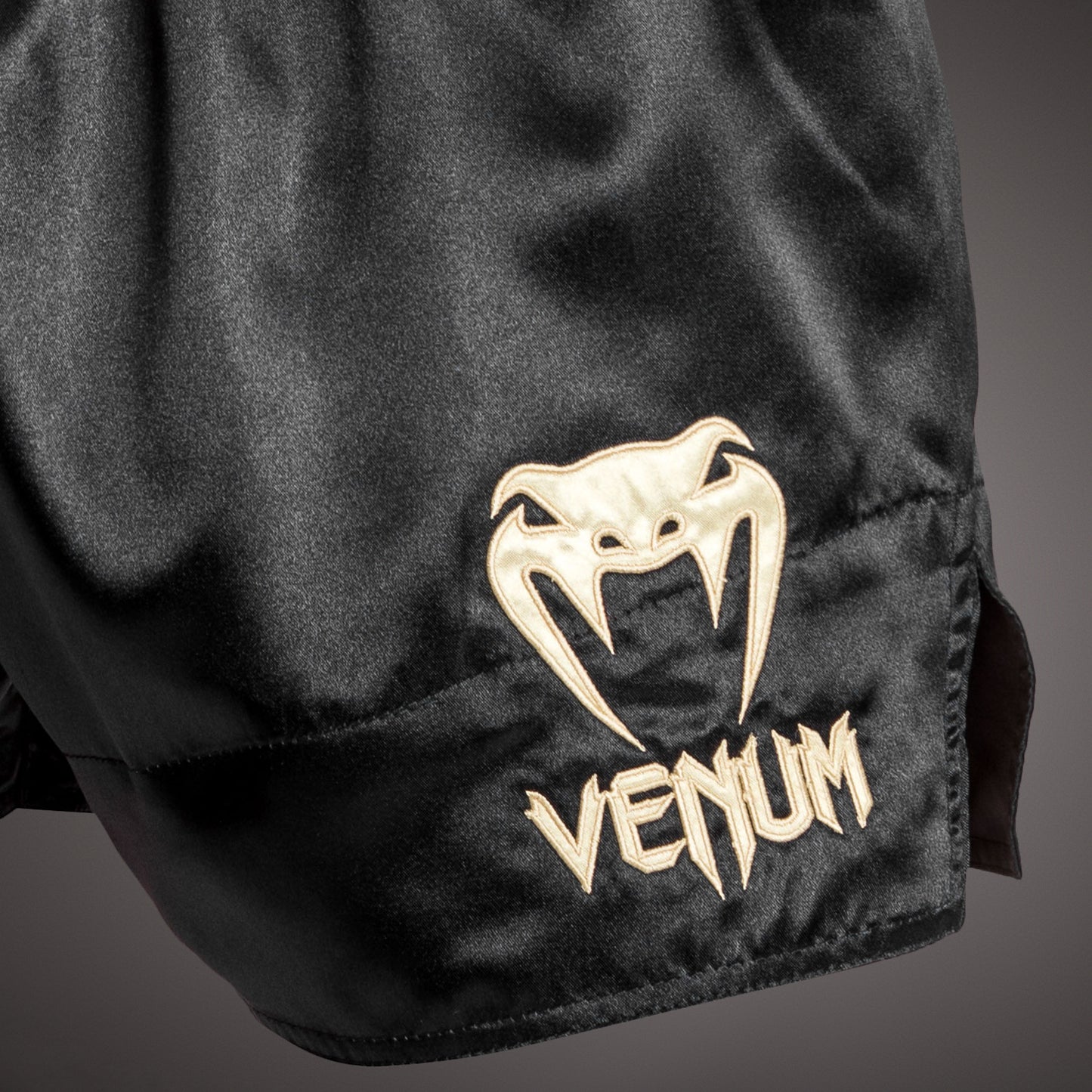 Venum Classic Short Muay Thaï Rouge/Noir/Or - product-type_Shorts de Muay Thai