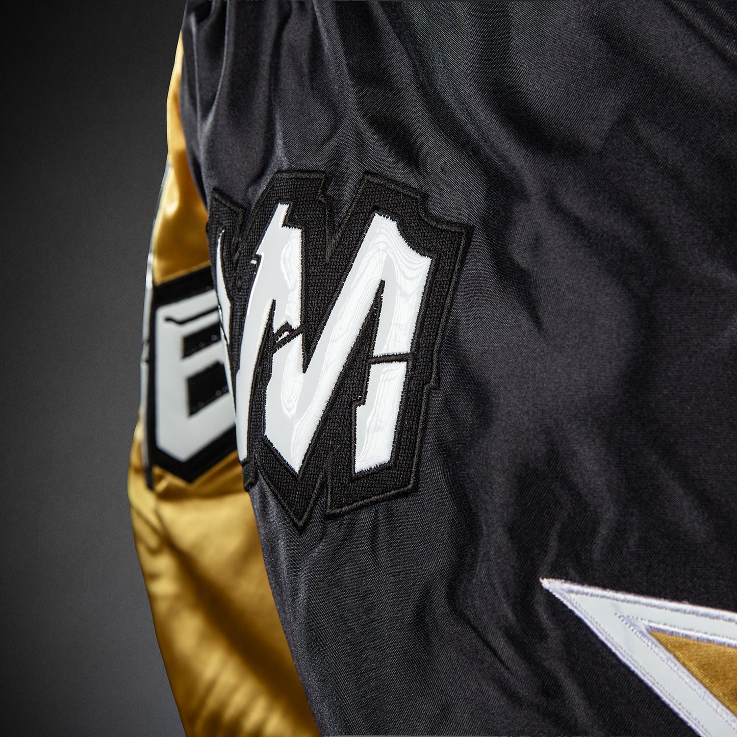 Short de Muay Thai Venum Inferno 2.0 - Noir/Or - product-type_Shorts de Muay Thai