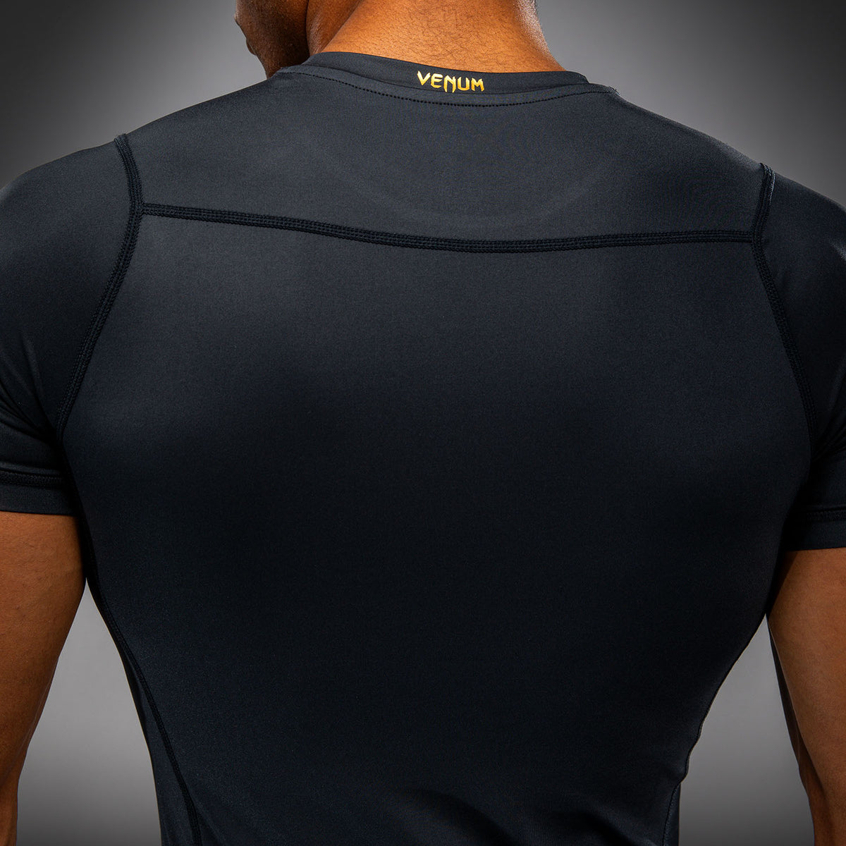 Rashguard manches courtes Venum Attack - Noir/Or