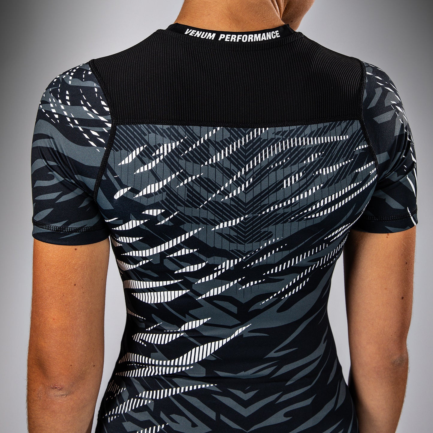 Rashguard Performance à Manches Courtes pour Femmes UFC Fusion by Venum Authentic Fight Night - Noir - product-type_T-Shirts de Compression