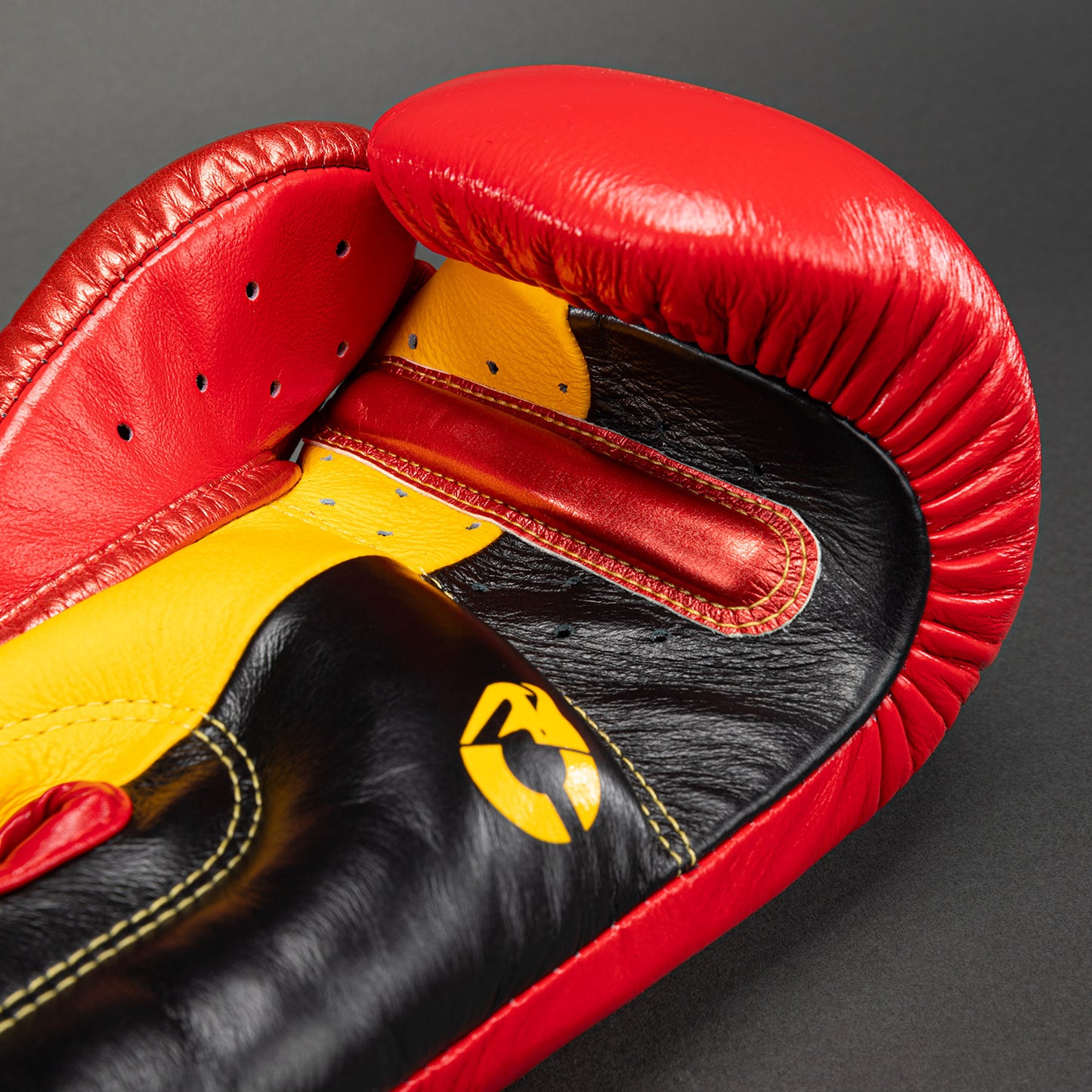 Gants de boxe Venum Giant 3.0 - Rouge/Jaune/Doré - product-type_Gants de boxe