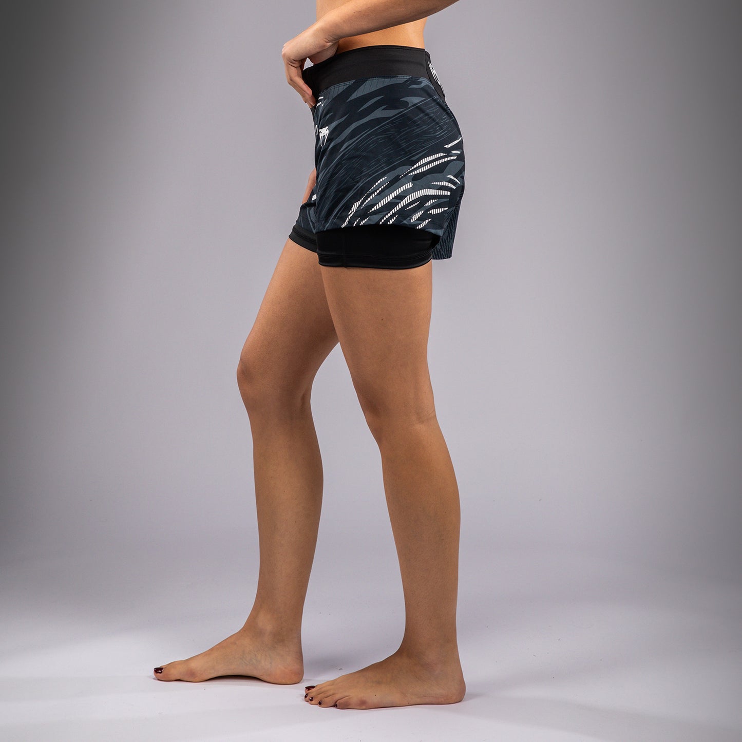 Shorts de Combat pour Femmes UFC Fusion by Venum Authentic Fight Night - Noir - product-type_Shorts de MMA