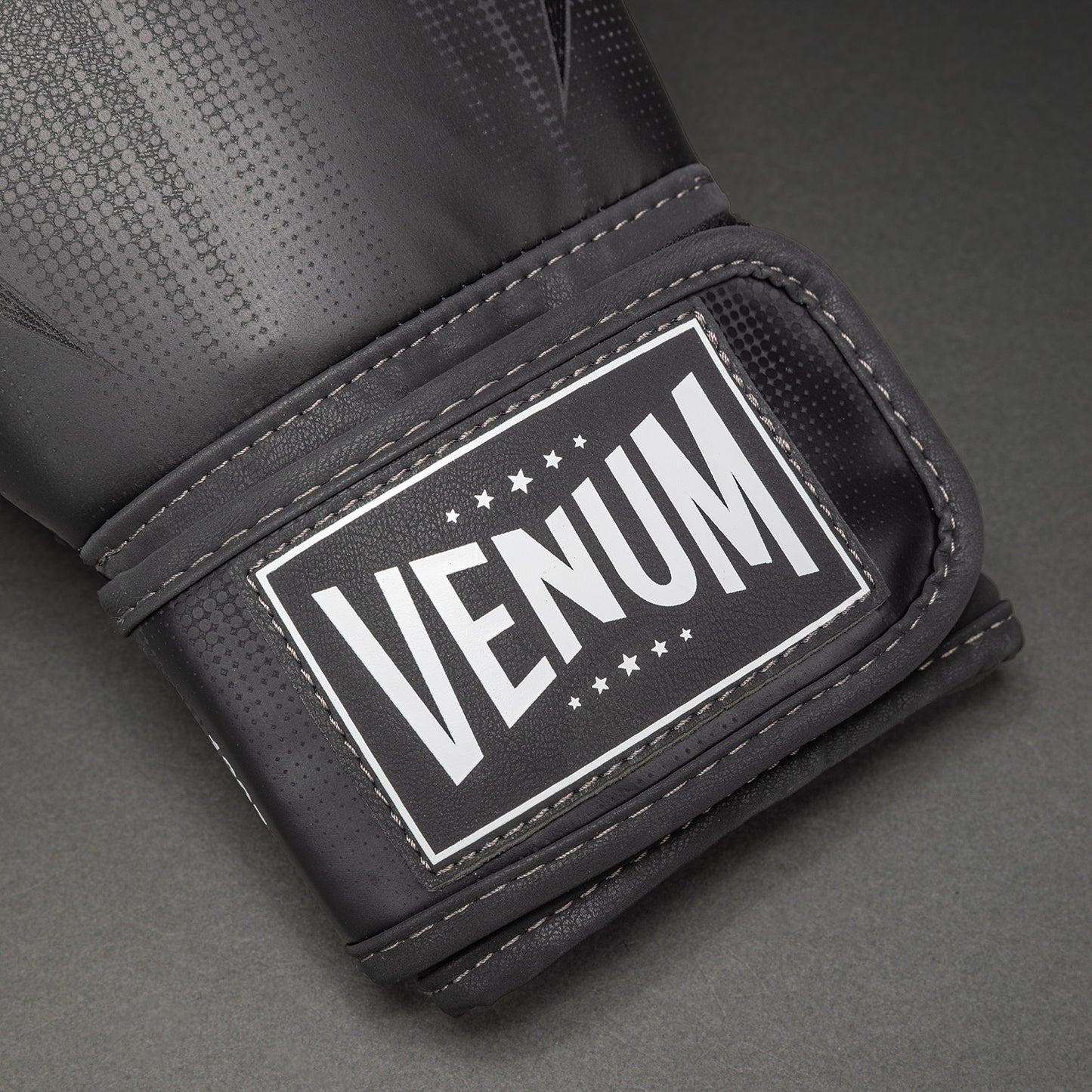 Gants de boxe Venum Stealth – Noir/Blanc - product-type_Gants de boxe