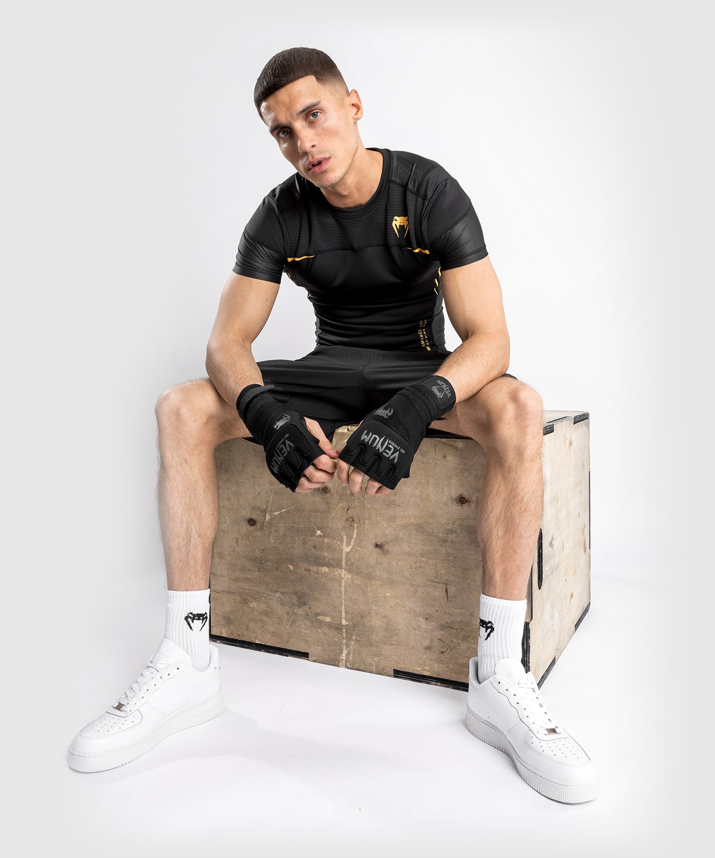 T-Shirt de compression Manches Courtes Venum tempest 2.0 – Noir/Or - T-shirts de compression