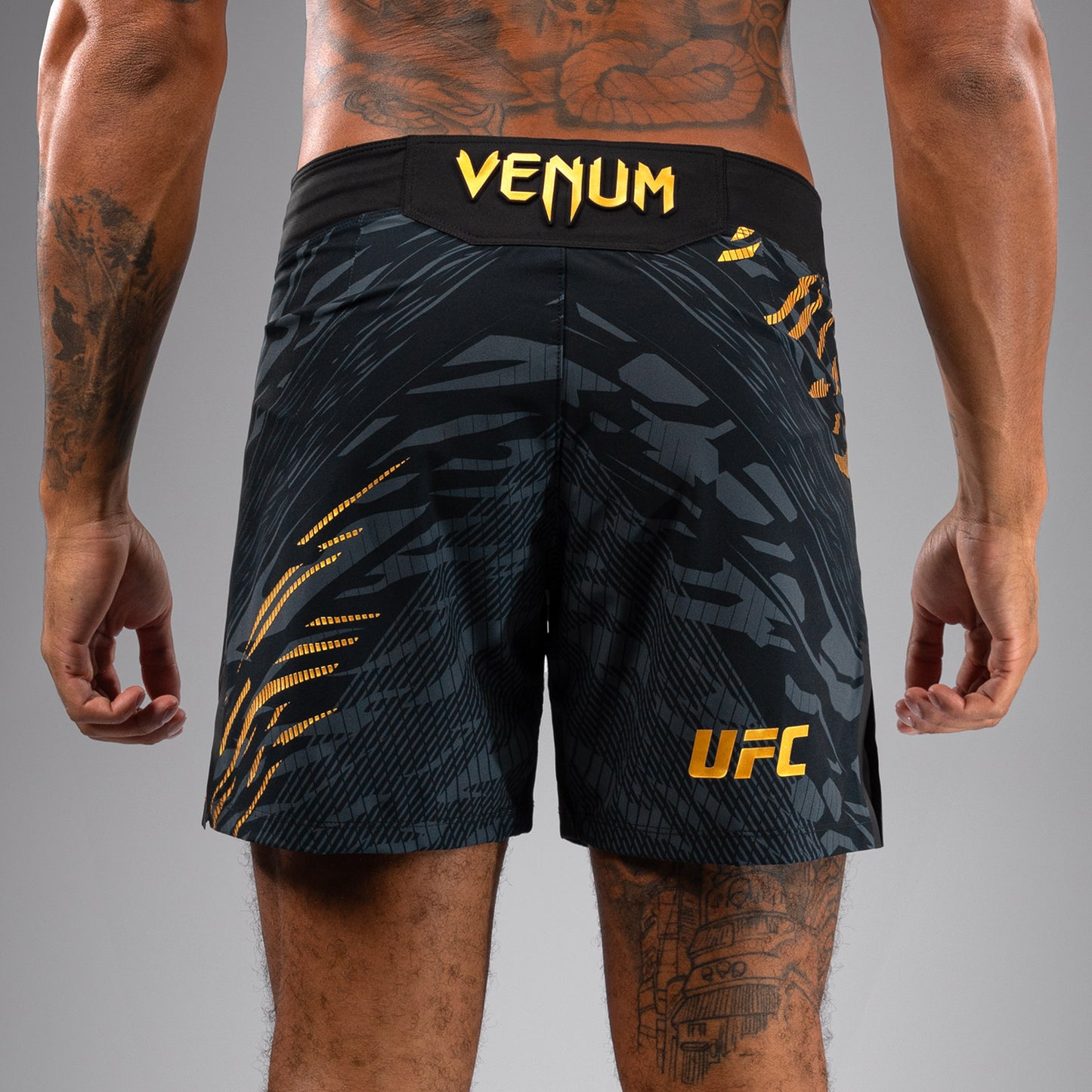 Shorts de Combat pour Hommes UFC Fusion by Venum Authentic Fight Night - Coupe Courte - Champion - product-type_Shorts de MMA