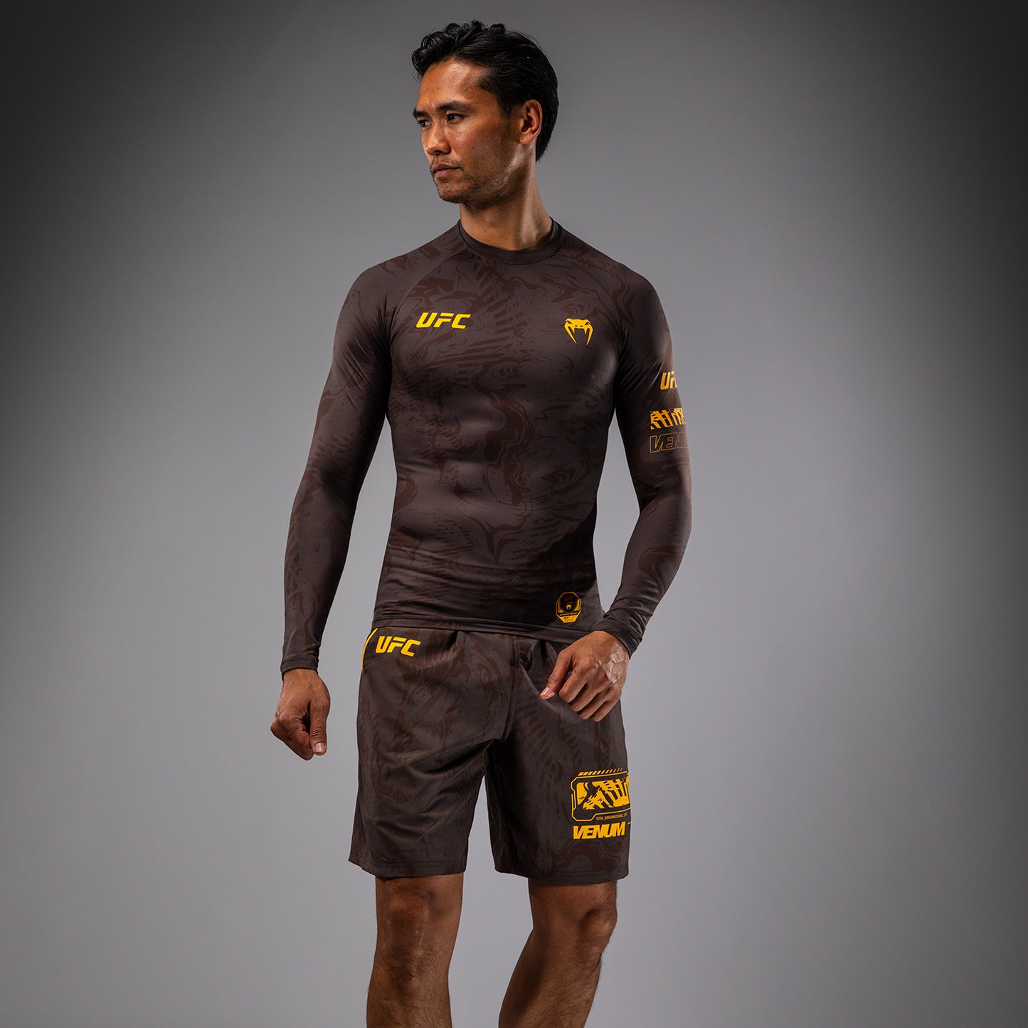 Rashguard Performance à Manches Longues pour Hommes UFC Fusion by Venum Fight Week - Marron Terrestre - product-type_T-Shirts de Compression