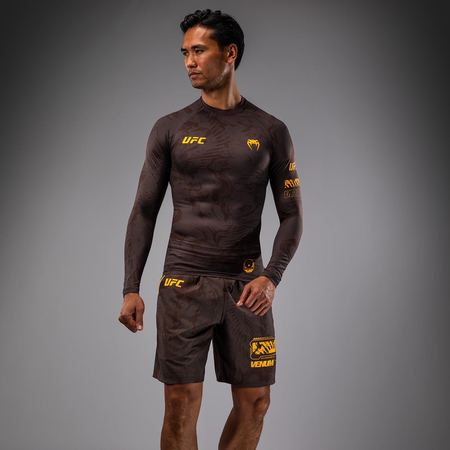 Rashguard Performance à Manches Longues pour Hommes UFC Fusion by Venum Fight Week - Marron Terrestre - product-type_T-Shirts de Compression