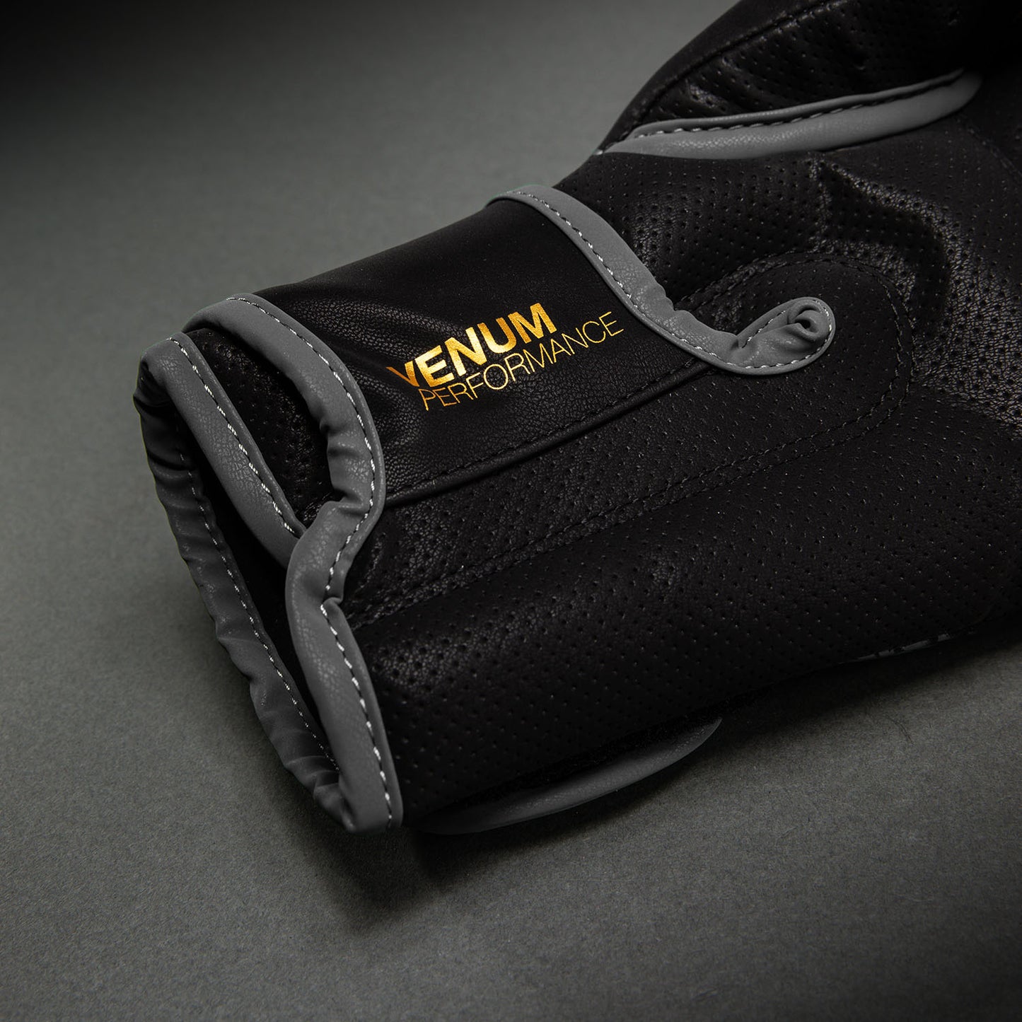 Gants de Boxe Venum Matupa - Noir/Gris/Or - product-type_Gants de boxe