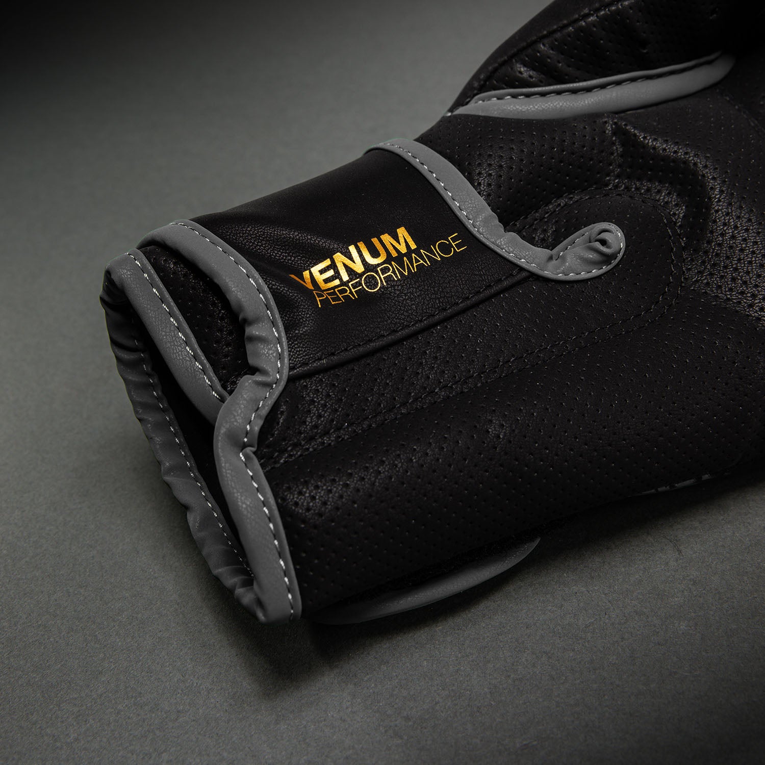 Gants de Boxe Venum Matupa - Noir/Gris/Or - product-type_Gants de boxe