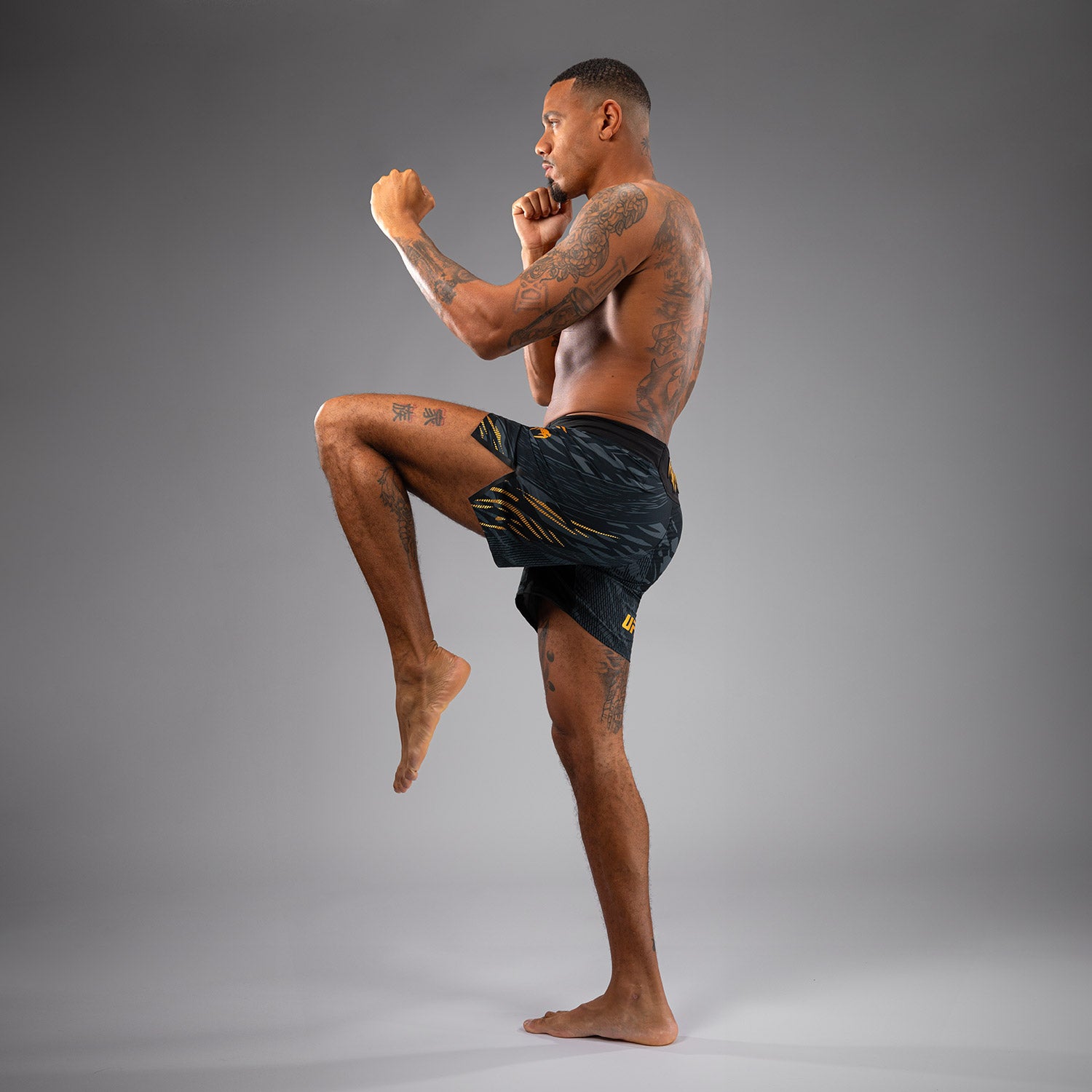 Shorts de Combat pour Hommes UFC Fusion by Venum Authentic Fight Night - Coupe Courte - Champion - product-type_Shorts de MMA