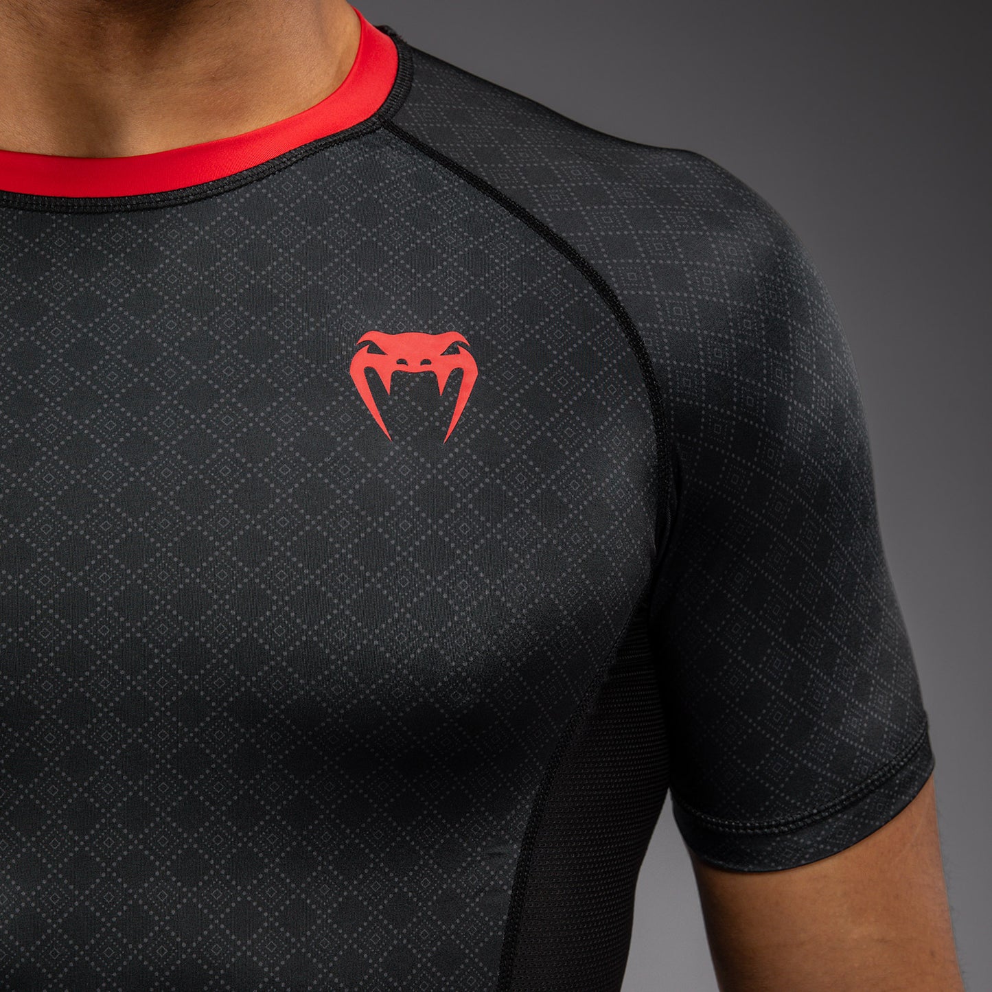 Rashguard à Manches Courtes Venum x Roger Gracie Signature - Noir/Rouge - product-type_T-Shirts de Compression