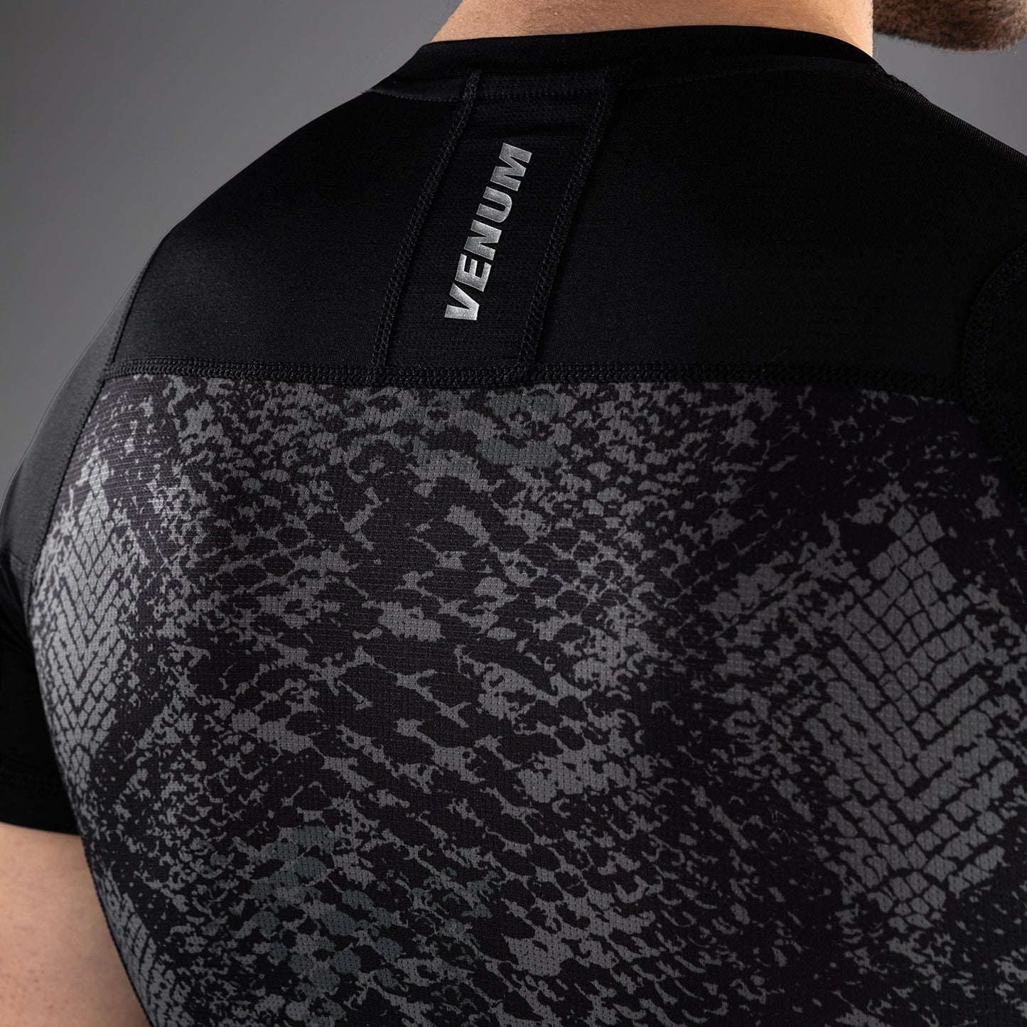 Rashguard à Manches Courtes Venum G-Fit Scales – Noir/Gris Charbon