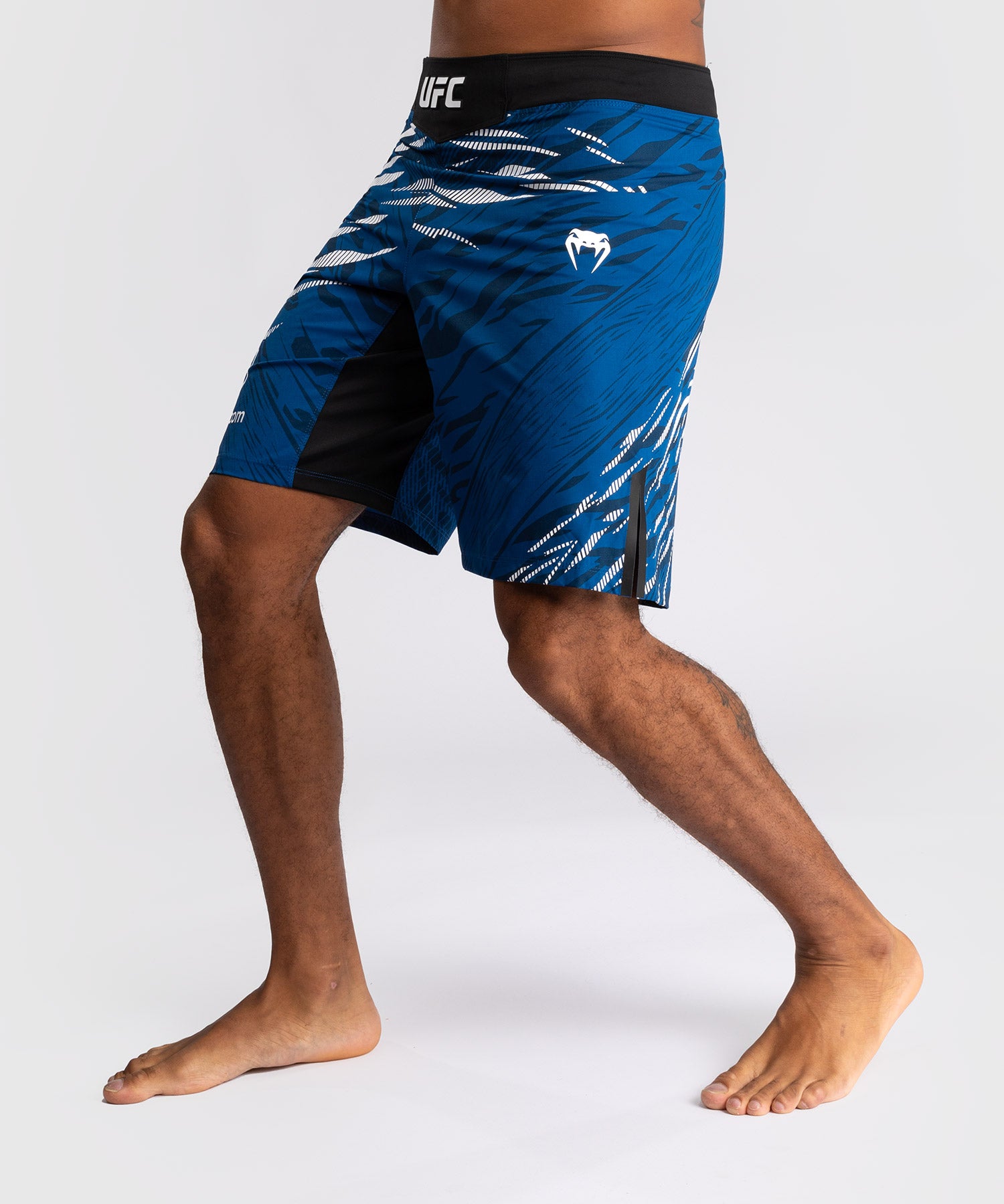 Shorts de Combat pour Hommes UFC Fusion by Venum Personnalisé Authentic Fight Night - Coupe Longue - Bleu - product-type_Shorts de MMA