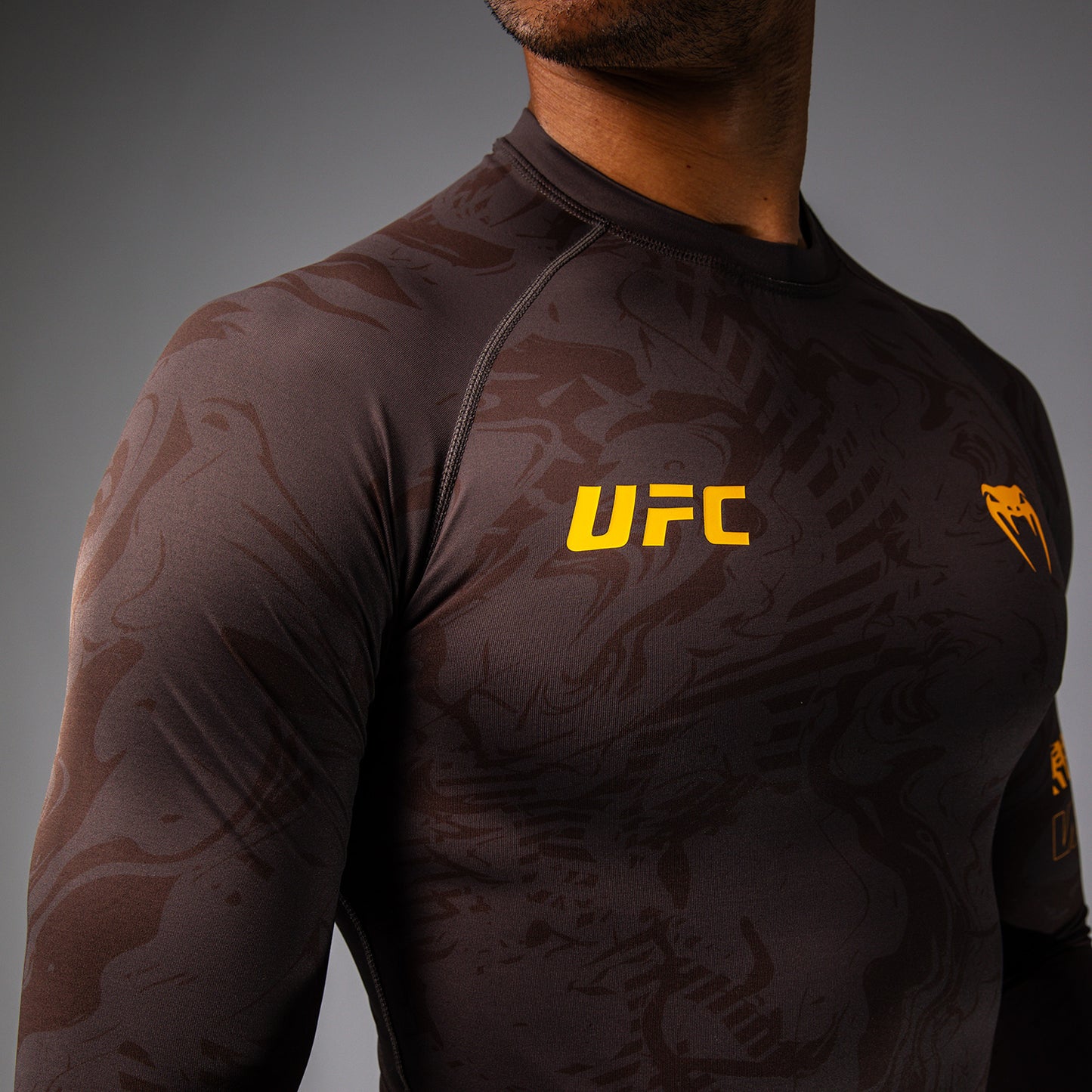 Rashguard Performance à Manches Longues pour Hommes UFC Fusion by Venum Fight Week - Marron Terrestre - product-type_T-Shirts de Compression