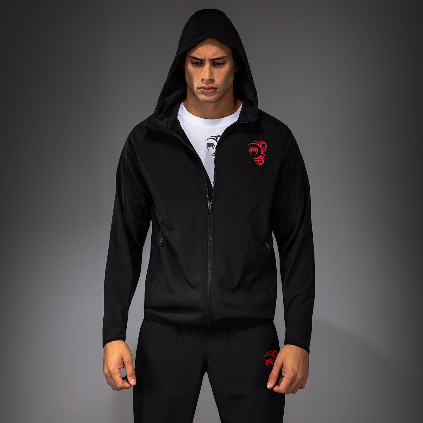 Veste de Survêtement Venum x Mike Tyson Tiger - Noir Profond/Rouge Intense