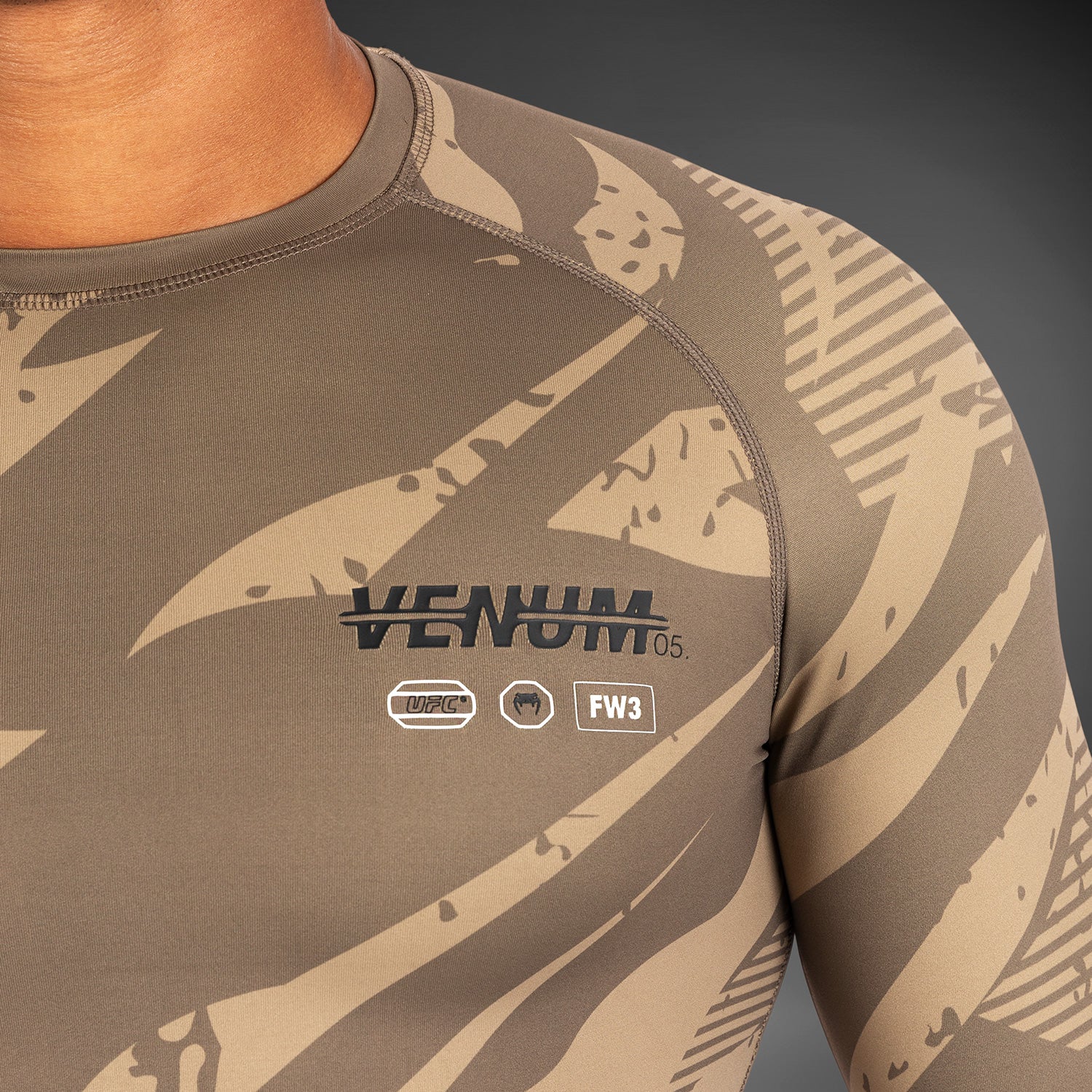 Rashguard À Manches Longues UFC Adrenaline by Venum Fight Week Performance - Desert Camo - product-type_T-Shirts de Compression