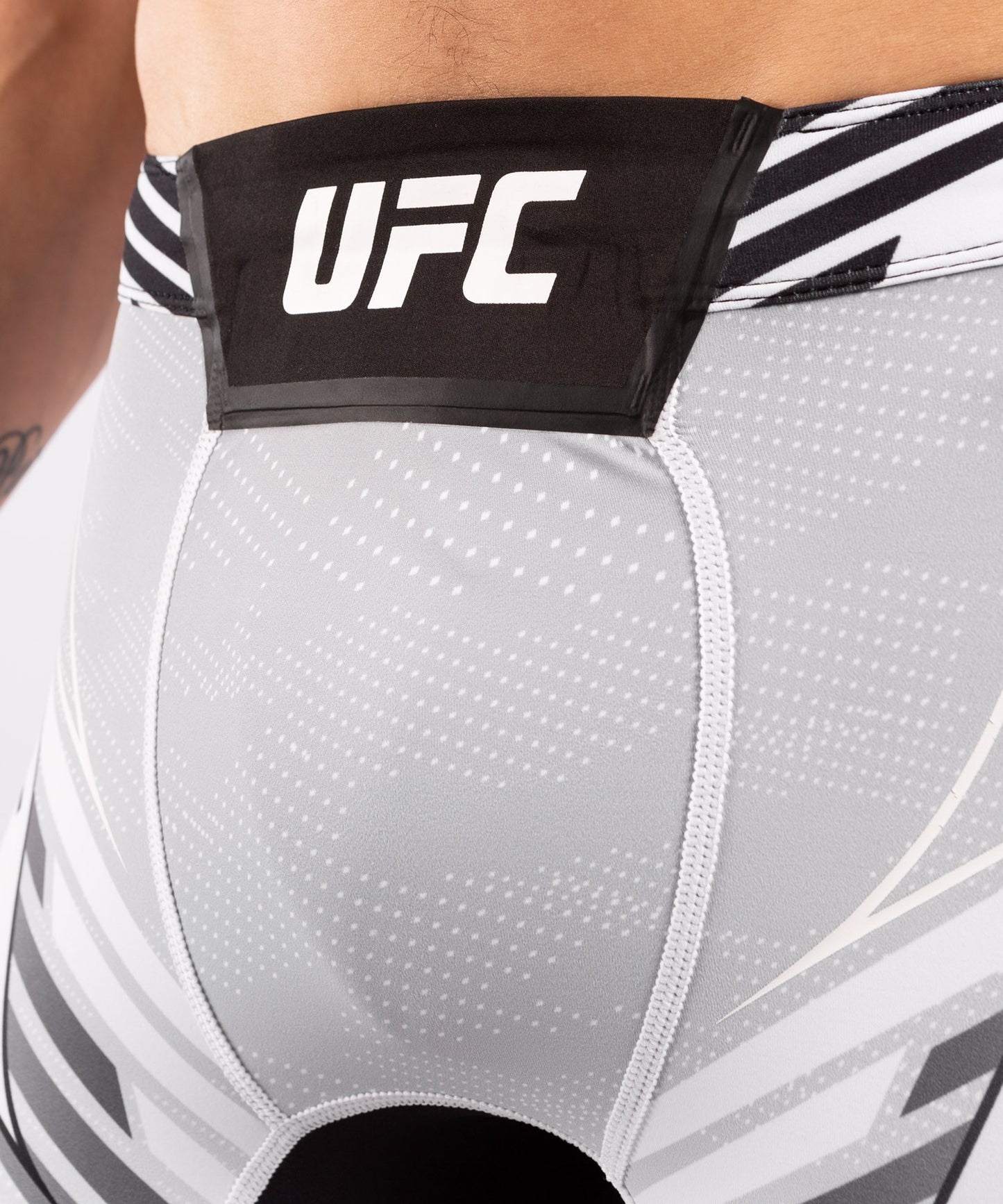 Short de Vale tudo Homme UFC Venum Authentic Fight Night - Coupe Longue - Blanc - product-type_Shorts de compression