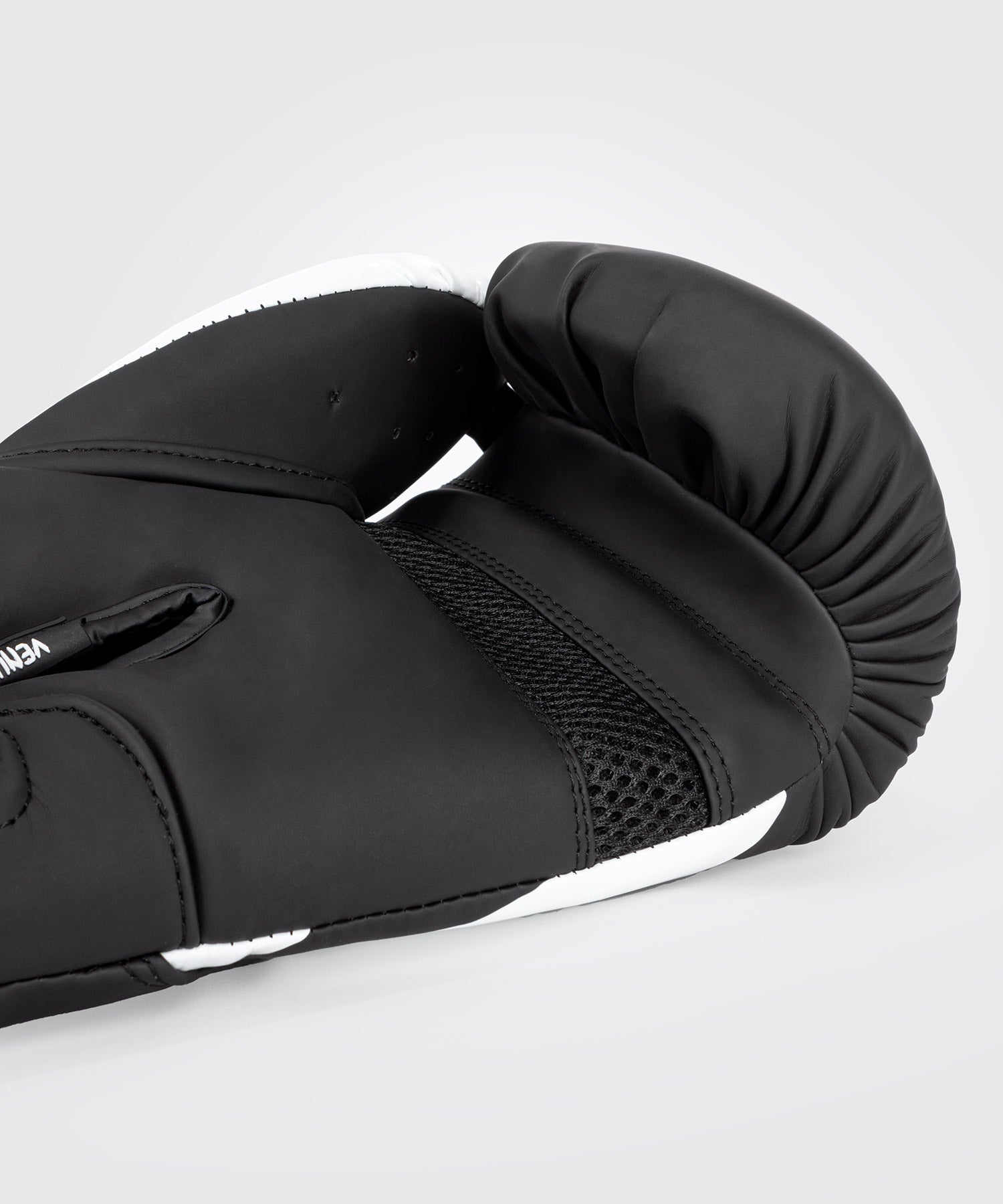 Gants de boxe Venum Challenger 4.0 - Noir/Blanc - product-type_Gants de boxe
