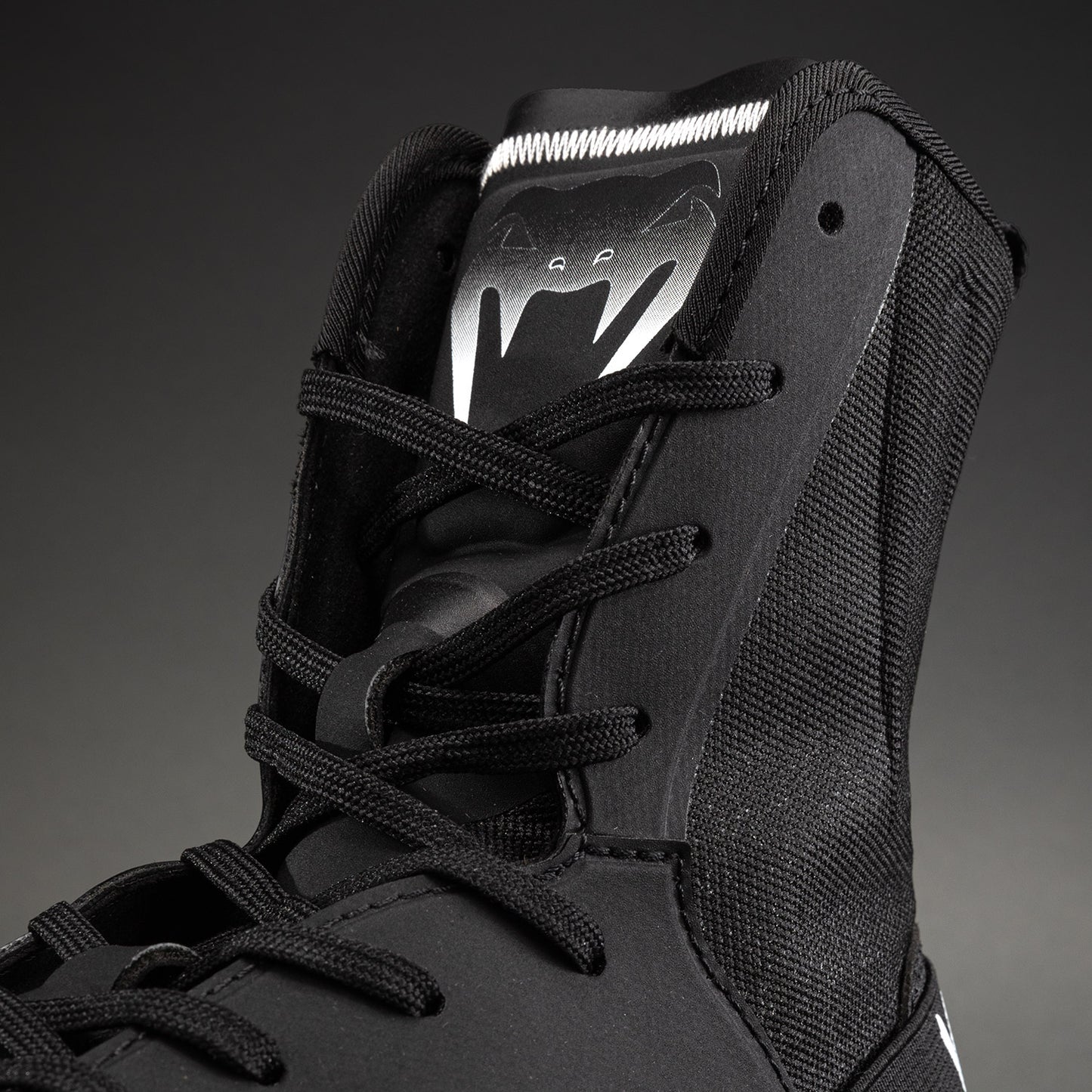 Chaussures de Boxe Venum Elite Neo – Noir/Blanc