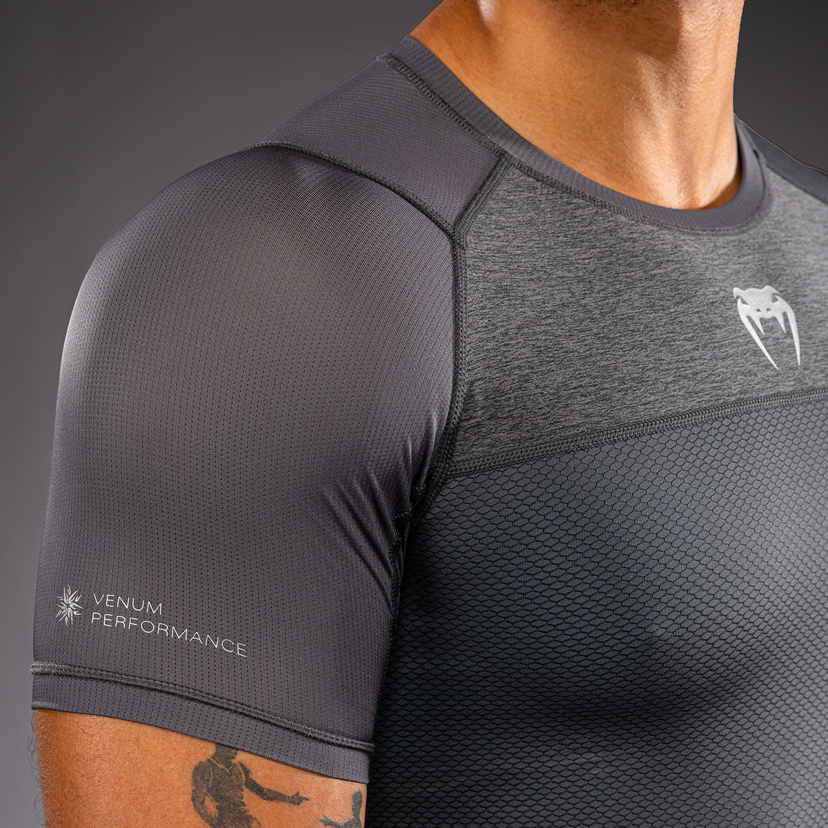 Rashguard manches courtes Venum G-Fit Scale - Gris