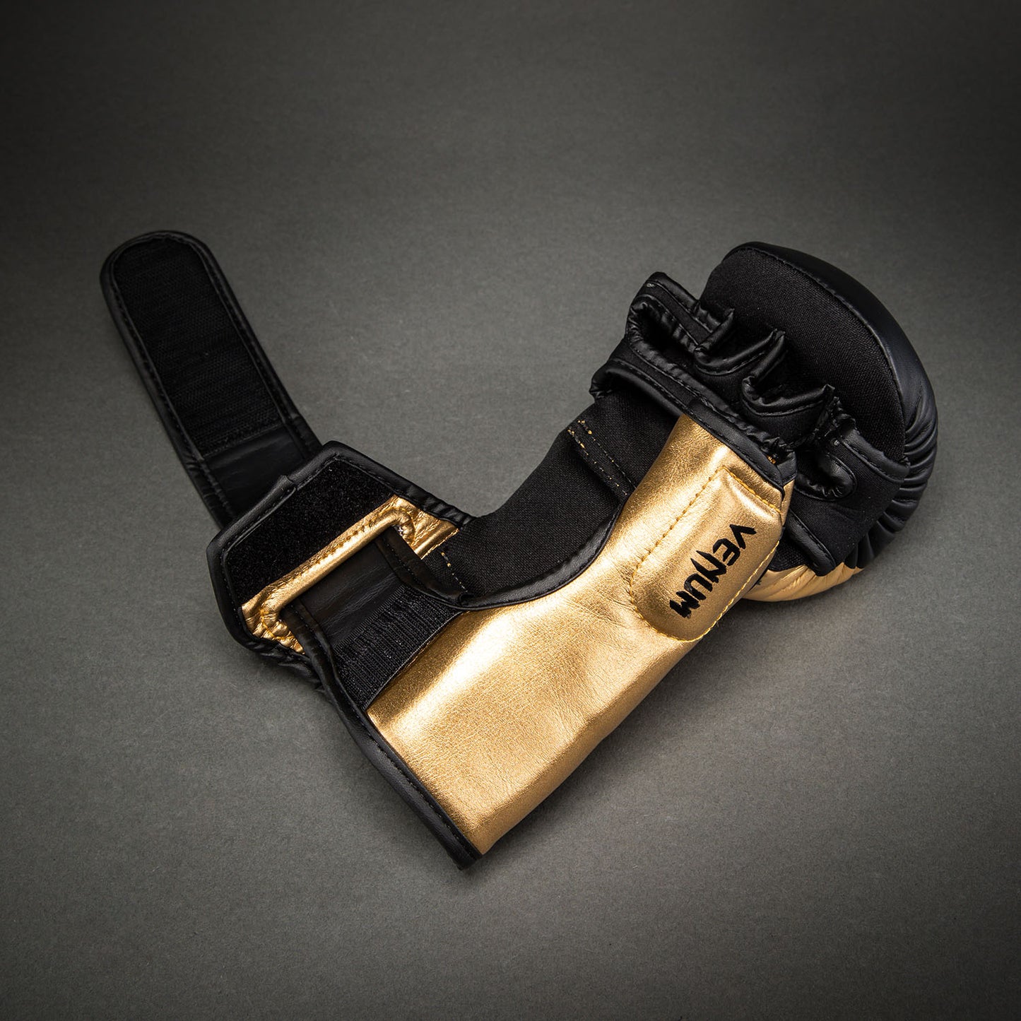 Gants de Sparring Venum Attack 2.0 – Or/Noir