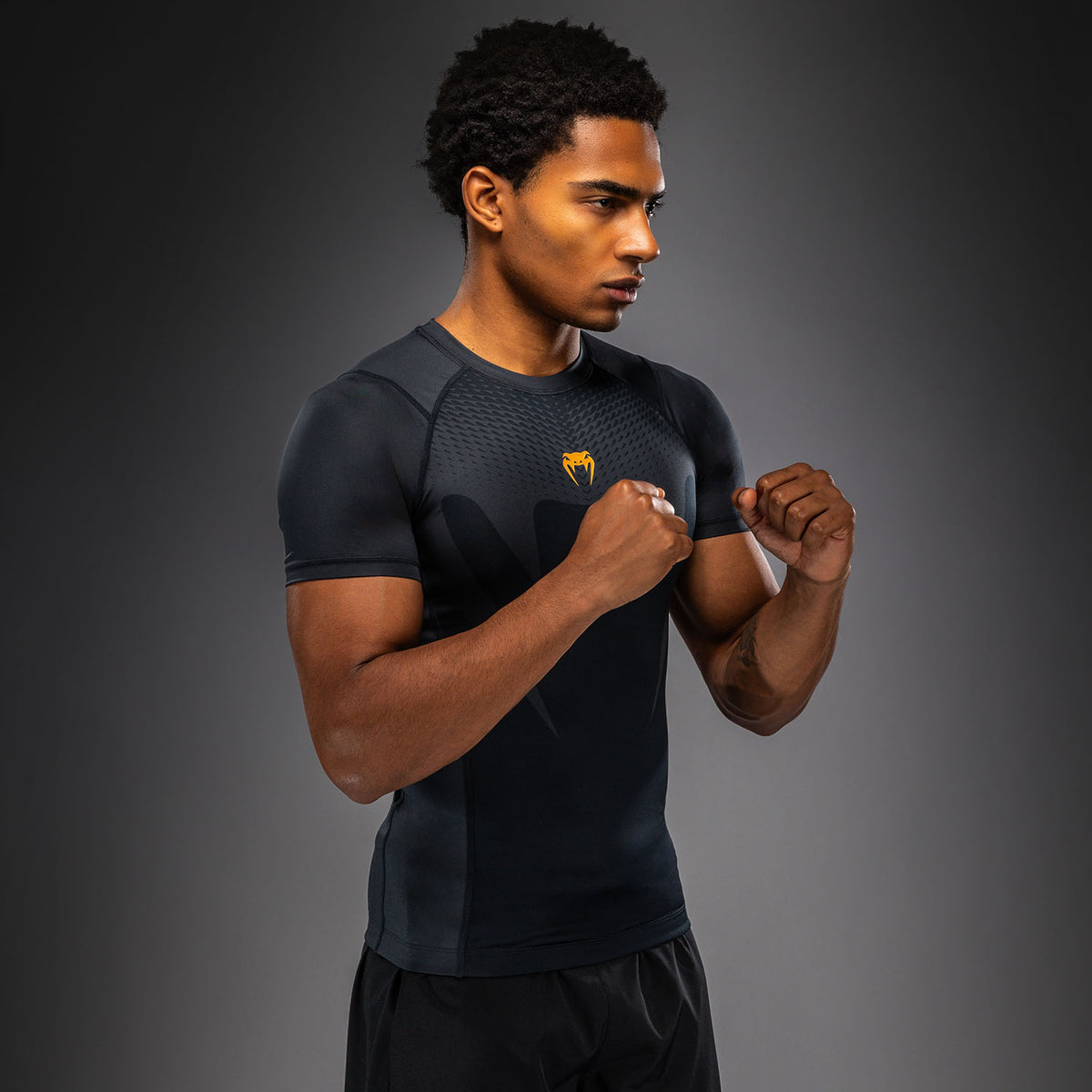 Rashguard manches courtes Venum Attack - Noir/Or