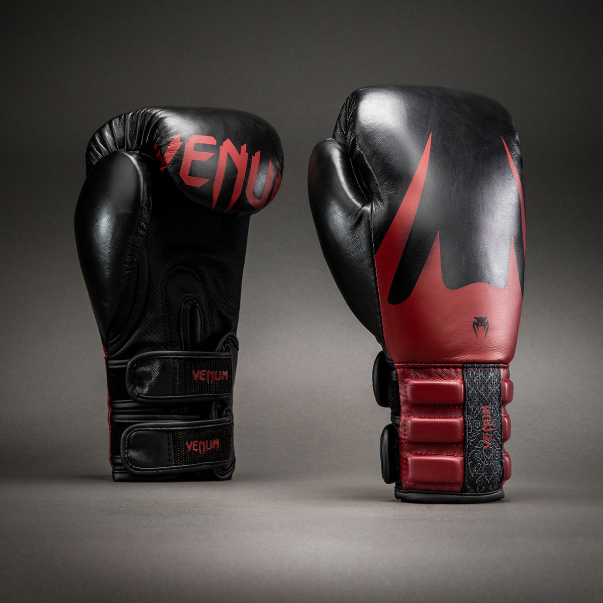 Gants de Boxe Venum Reverso – Noir/Rouge