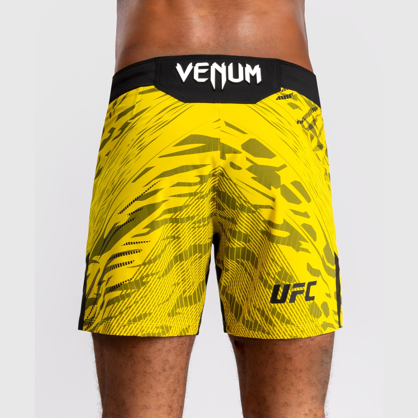 Shorts de Combat pour Hommes UFC Fusion by Venum Personnalisé Authentic Fight Night - Coupe Courte - Jaune - product-type_Shorts de MMA