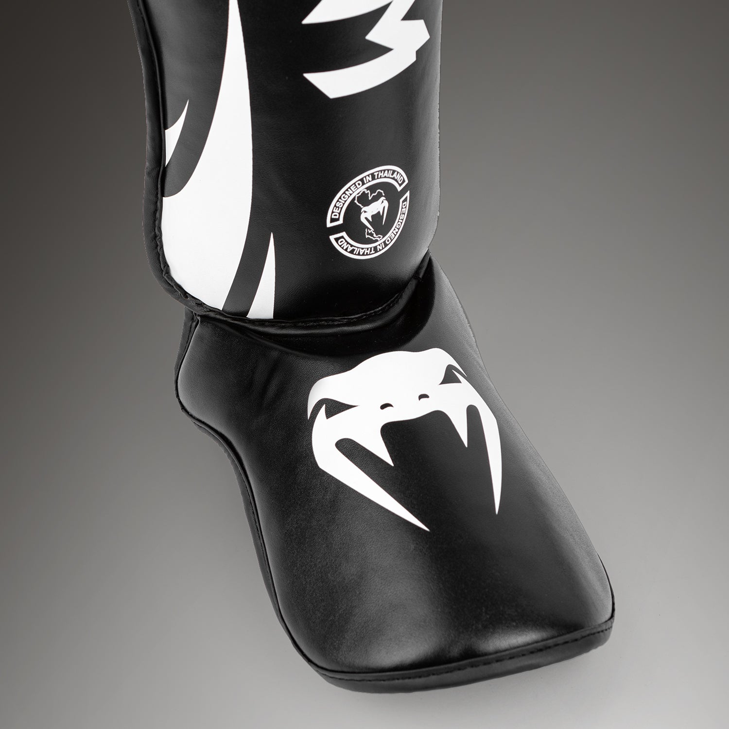 Protège-tibias Venum Challenger - Noir/Blanc - product-type_Protège-tibias