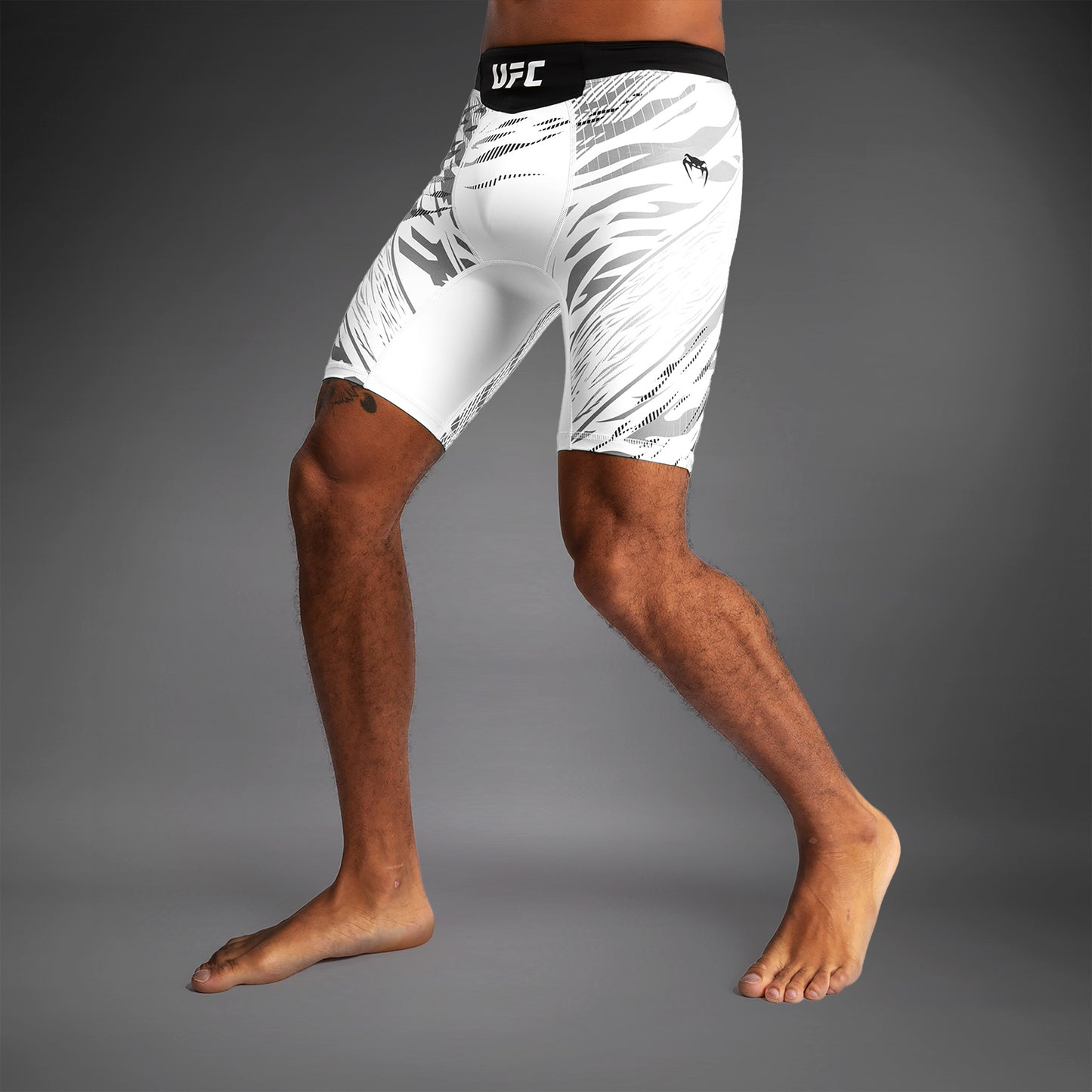 Shorts Vale Tudo pour Hommes UFC Fusion by Venum Personnalisé Authentic Fight Night - Blanc - product-type_Shorts de MMA