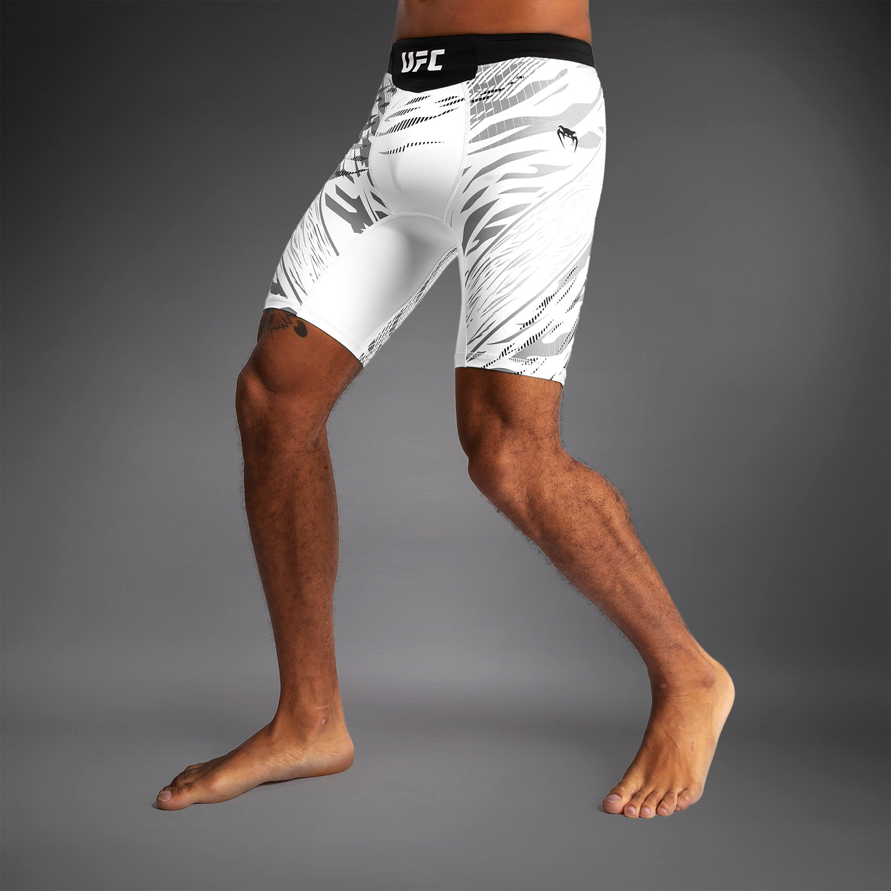 Shorts Vale Tudo pour Hommes UFC Fusion by Venum Personnalisé Authentic Fight Night - Blanc - product-type_Shorts de MMA