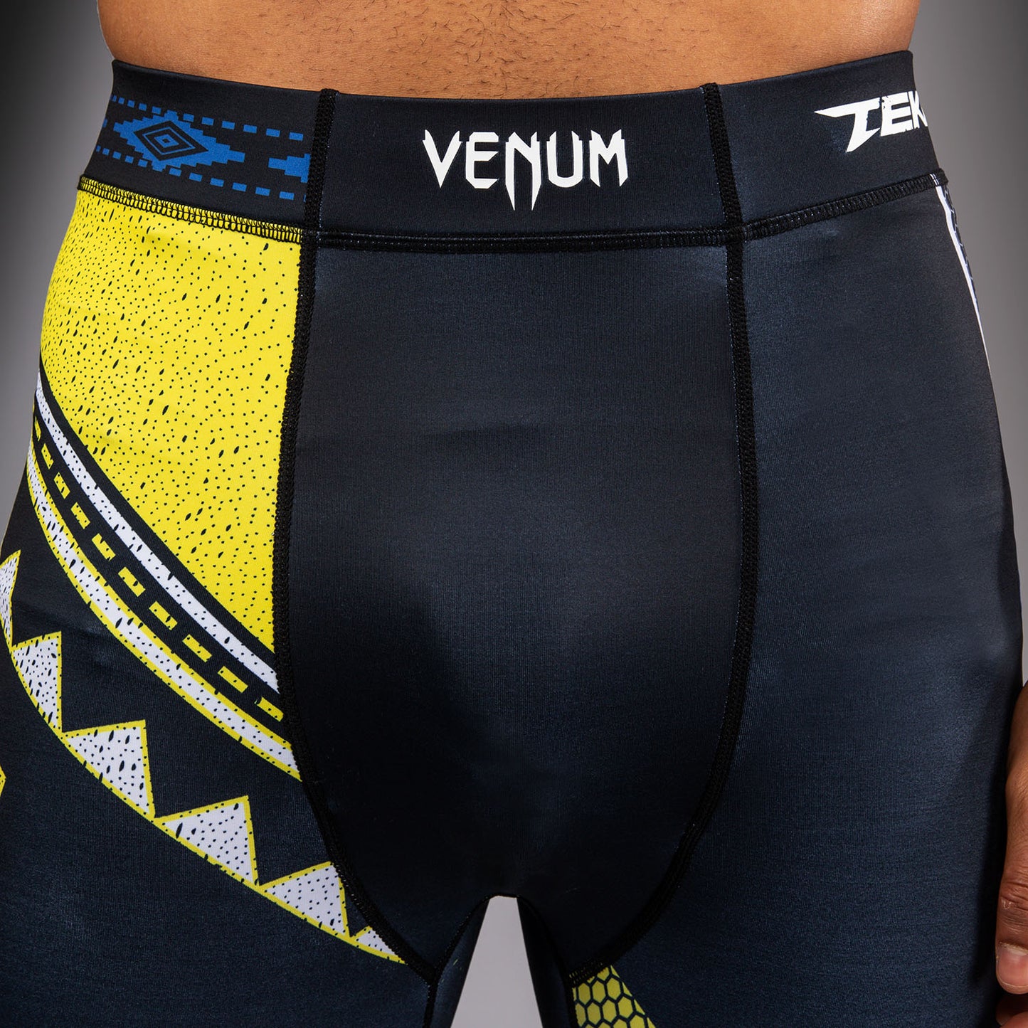 Pantalon de Compression King Venum x TEKKEN 8 - Noir/Jaune - product-type_Pantalons de Compression