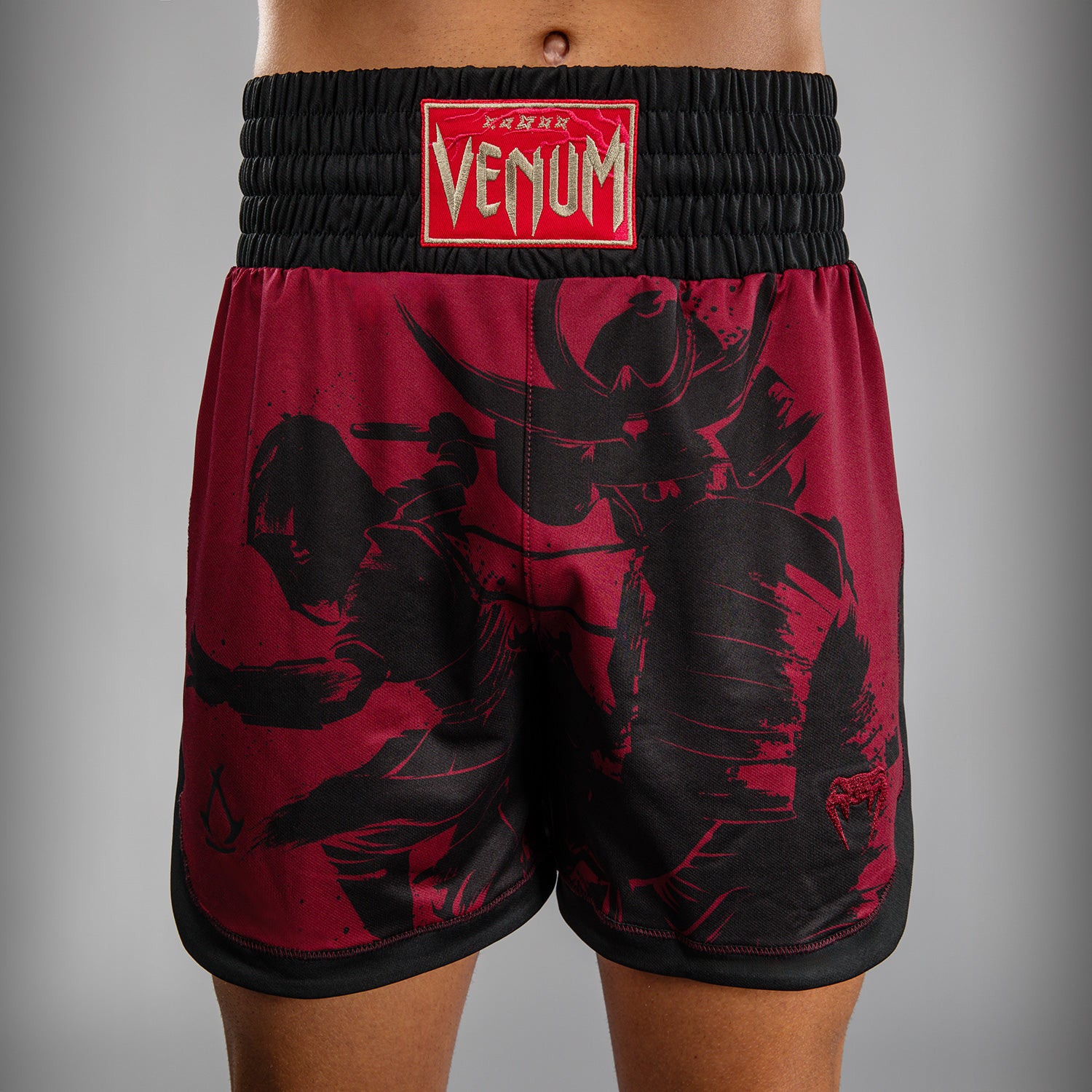 Short de Boxe pour Hommes Venum x Assassin’s Creed Shadows - Bordeaux/Noir - product-type_Shorts de boxe