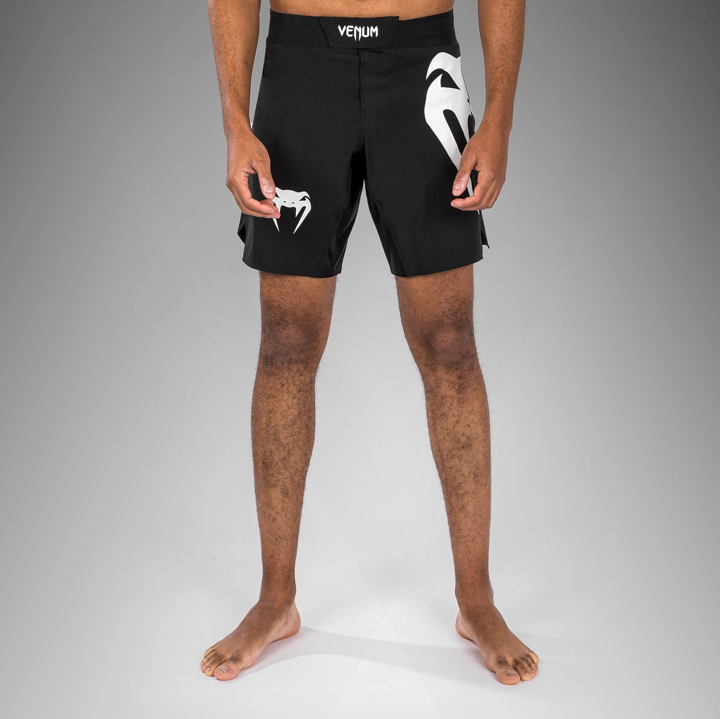 Venum Light 5.0 Short de combat - Noir/Blanc - product-type_Shorts de MMA