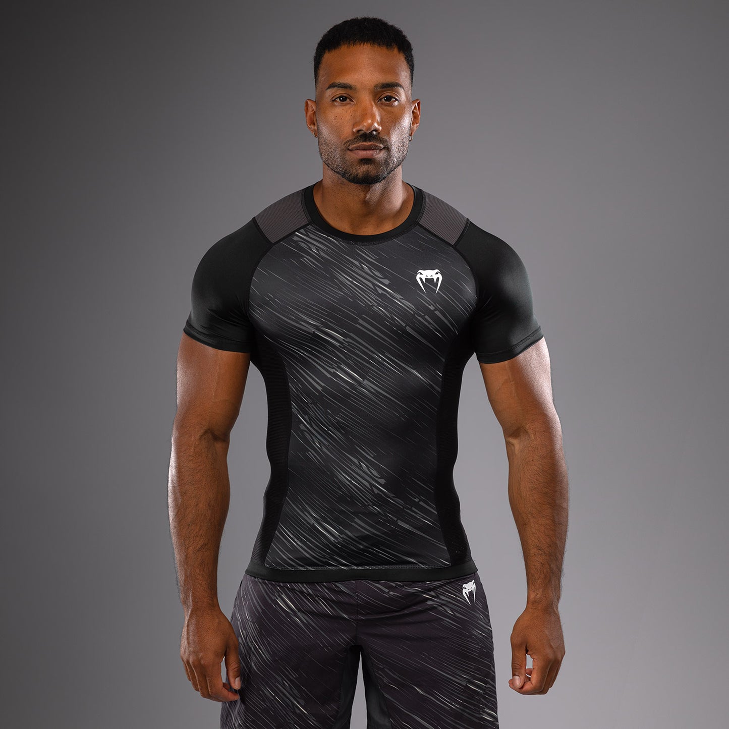 Rashguard Manches Courtes Venum Rapid - Noir/Gris Orage - product-type_T-Shirts de Compression