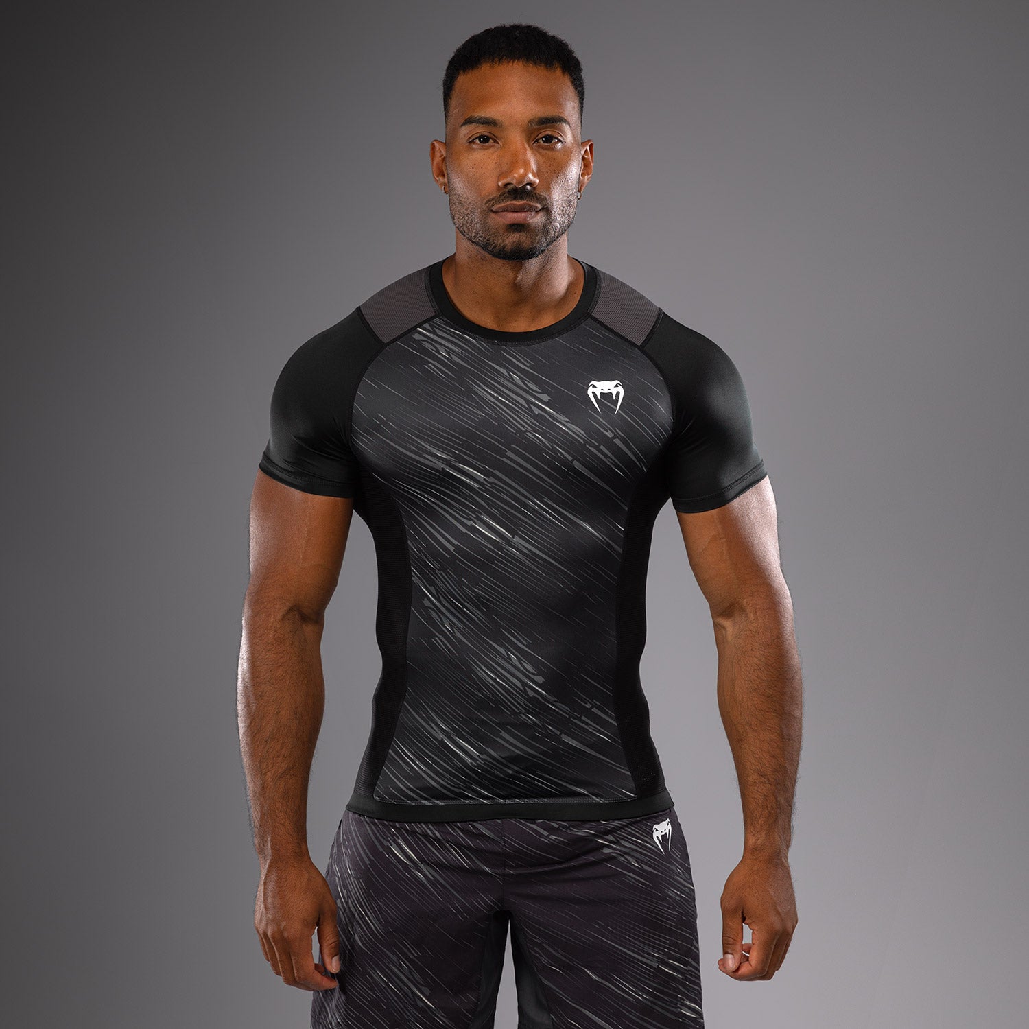 Rashguard Manches Courtes Venum Rapid - Noir/Gris Orage - product-type_T-Shirts de Compression