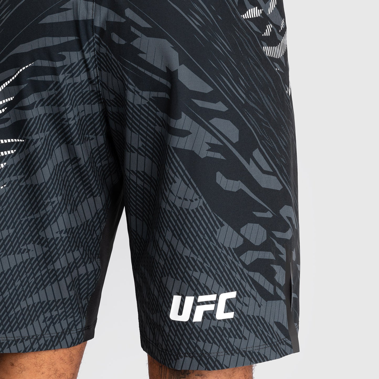 Shorts de Combat pour Hommes UFC Fusion by Venum Personnalisé Authentic Fight Night - Coupe Longue - Noir - product-type_Shorts de MMA