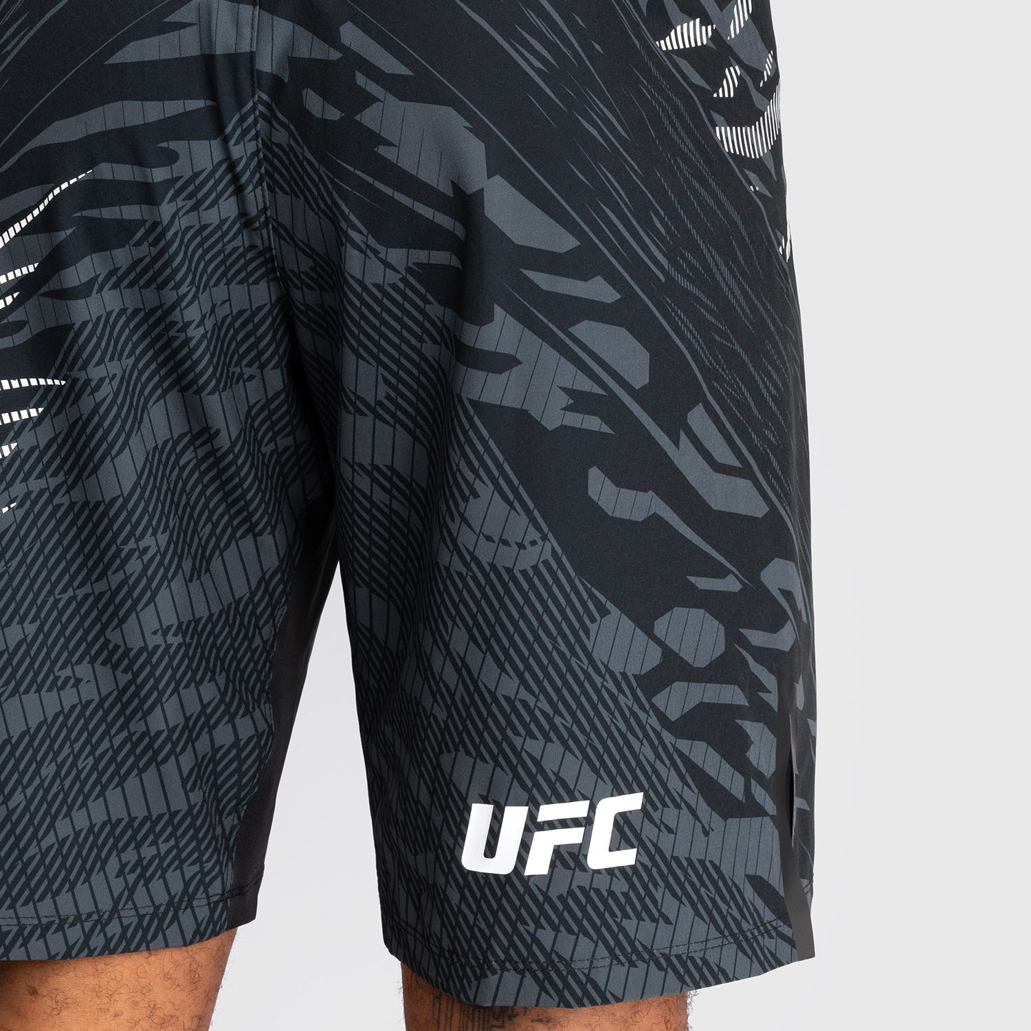 Shorts de Combat pour Hommes UFC Fusion by Venum Personnalisé Authentic Fight Night - Coupe Longue - Noir - product-type_Shorts de MMA