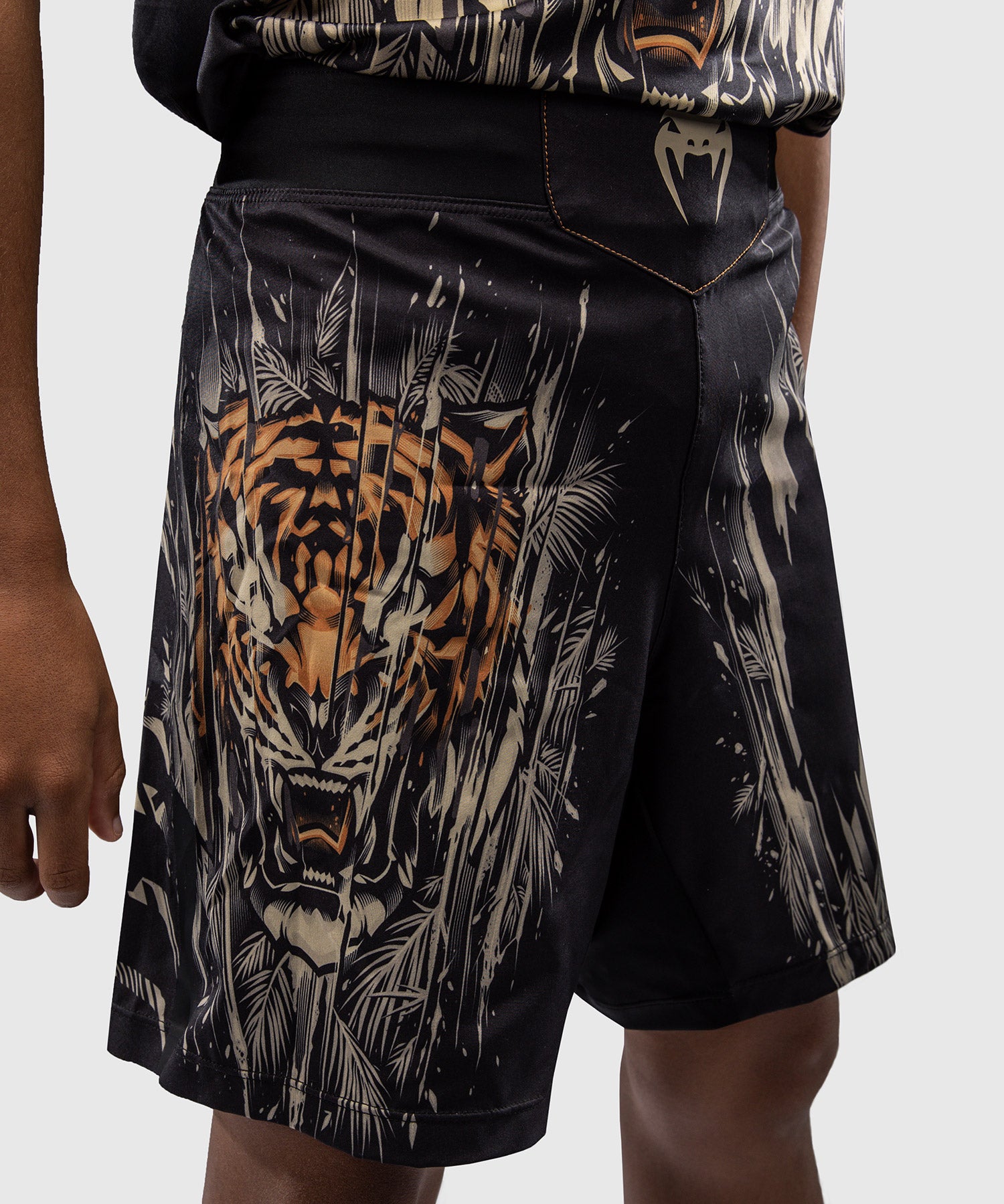 Short de Combat Venum Tiger pour Enfants - Noir/Orange Néon - product-type_Shorts de MMA