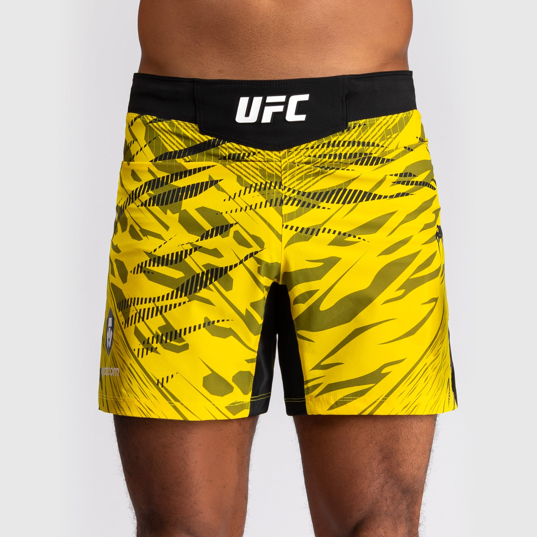 Shorts de Combat pour Hommes UFC Fusion by Venum Personnalisé Authentic Fight Night - Coupe Courte - Jaune - product-type_Shorts de MMA
