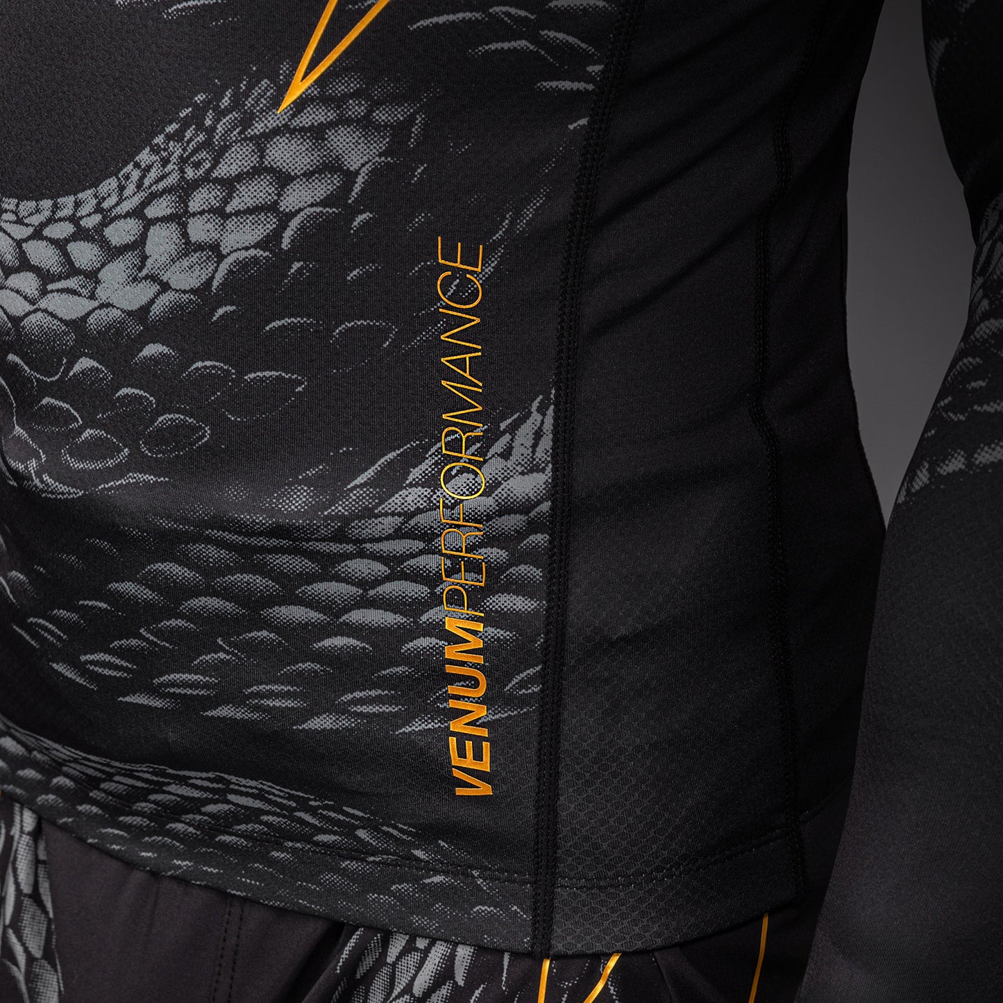 Rashguard à Manches Longues Venum Matupa - Noir/Gris/Or - product-type_T-Shirts de Compression