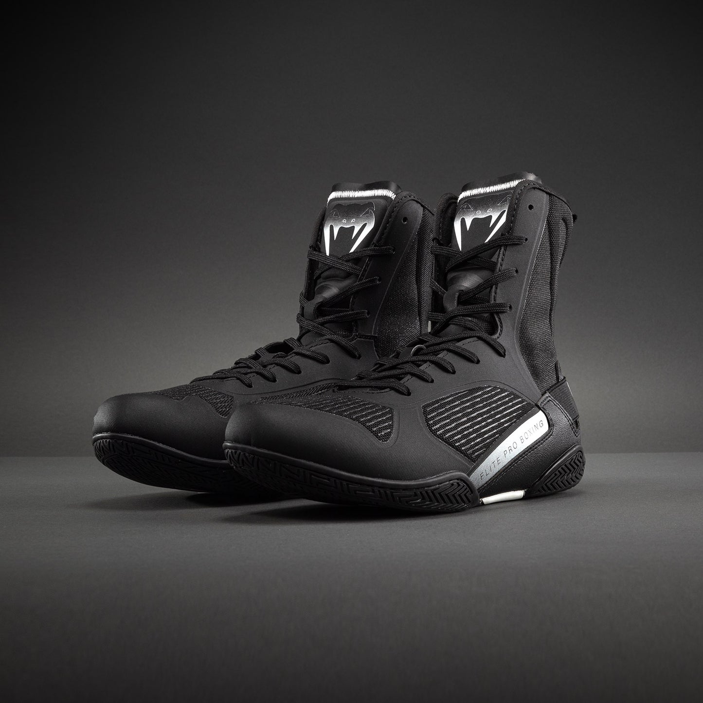Chaussures de Boxe Venum Elite Neo – Noir/Blanc