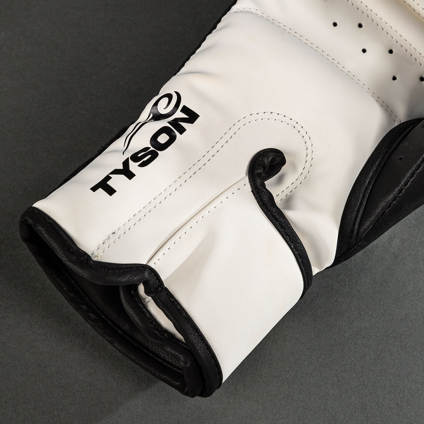 Gants de Boxe Venum Mike Tyson Replica - Noir Profond/Blanc Optique