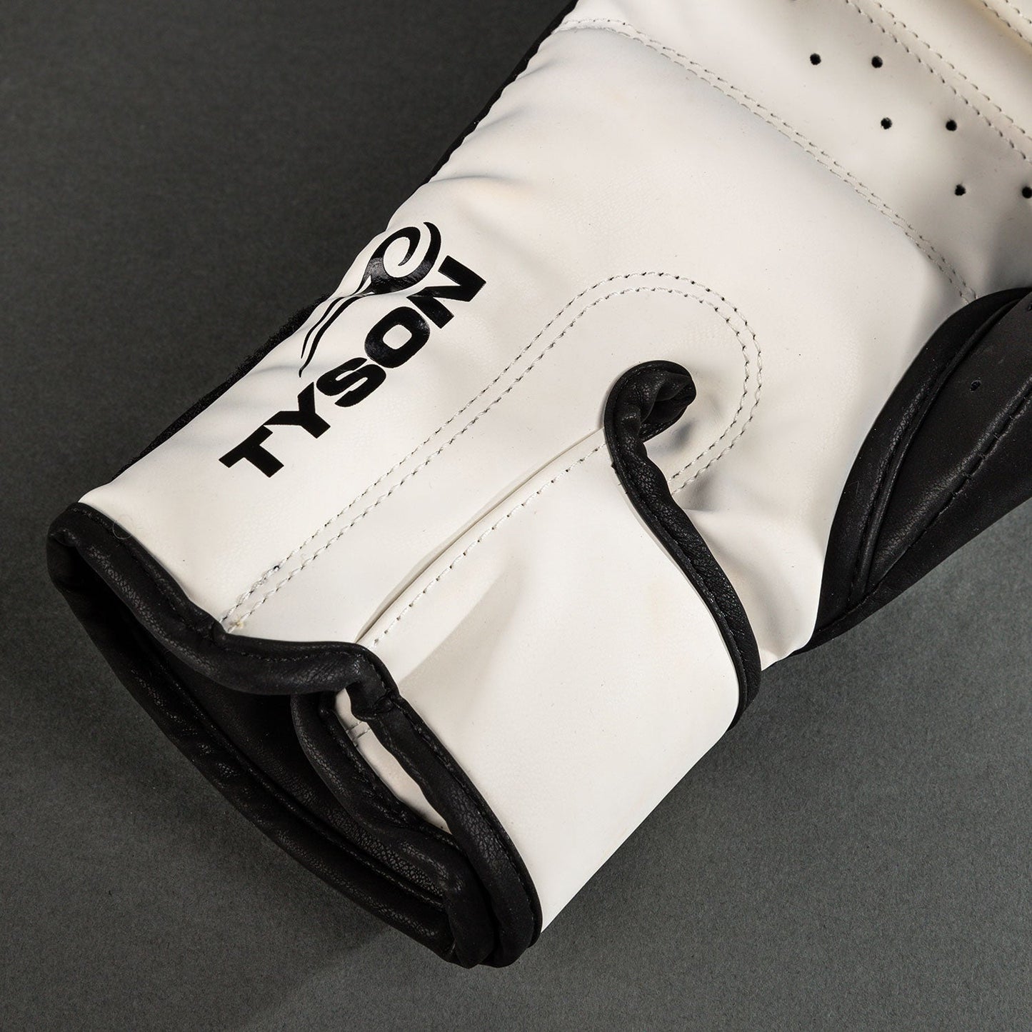 Gants de Boxe Venum Mike Tyson Replica - Noir Profond/Blanc Optique - product-type_Gants de boxe