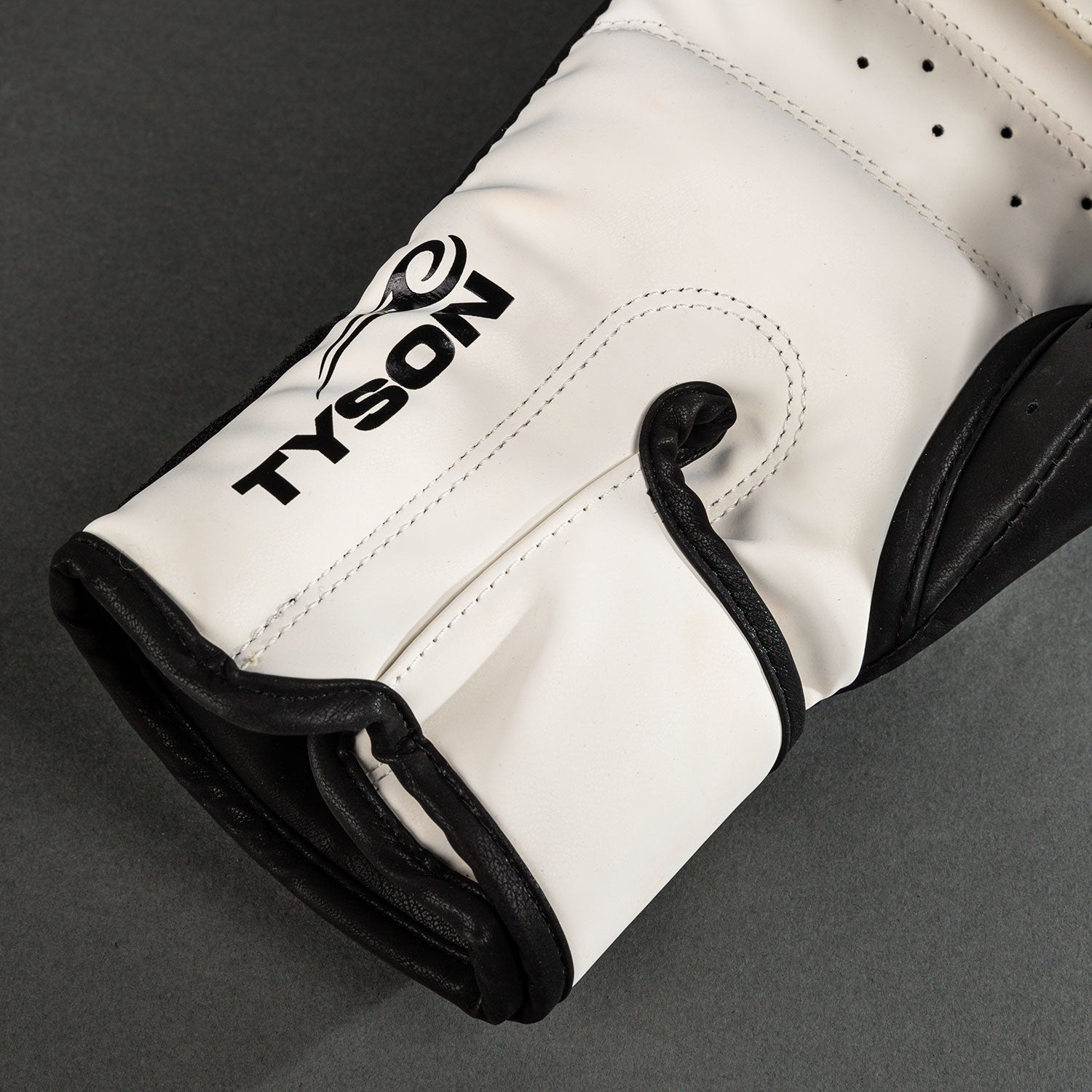 Gants de Boxe Venum Mike Tyson Replica - Noir Profond/Blanc Optique - product-type_Gants de boxe