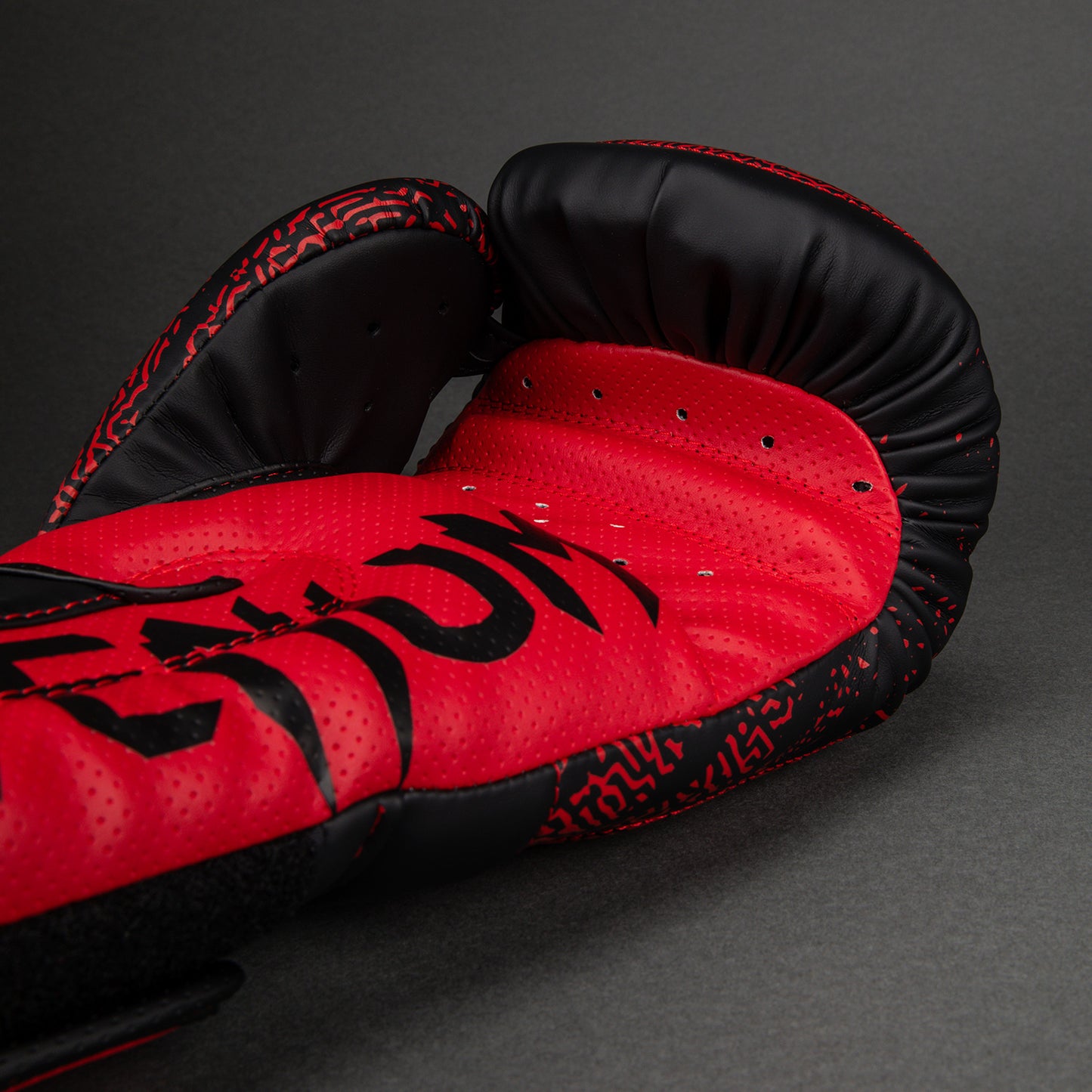 Gants de Boxe Kazuya Venum x TEKKEN 8 - Rouge/Noir - product-type_Gants de boxe