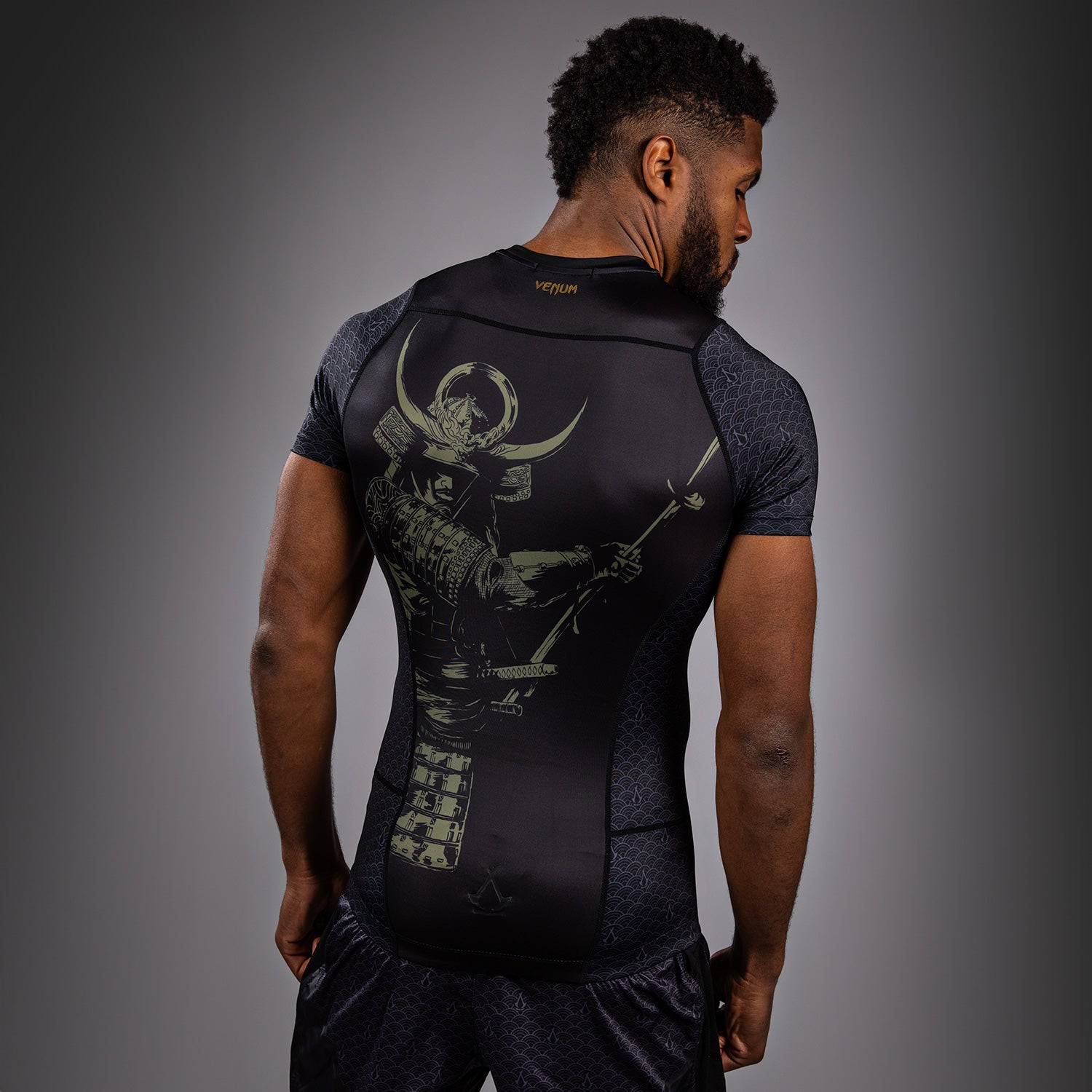 Rashguard Manches Courtes Venum x Assassin's Creed Shadows - Noir - product-type_T-Shirts de Compression