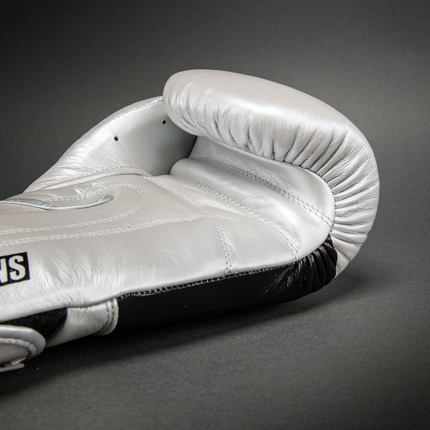 Gants de boxe Ringhorns Charger by Venum – Argent/Noir - product-type_Gants de boxe